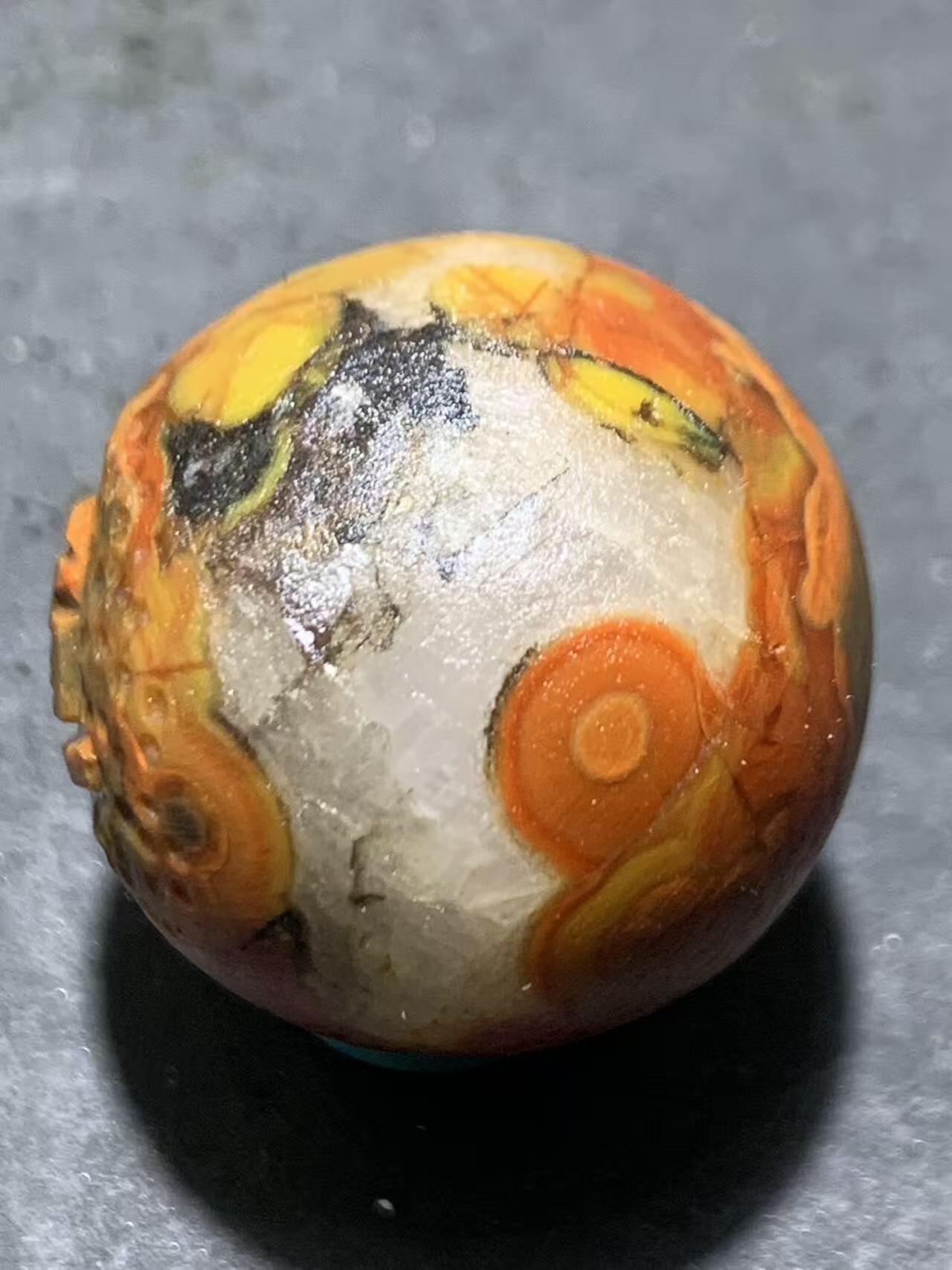 精美亚光冰飘战国红玛瑙手工雕刻道字太极阴阳鱼珠一颗！