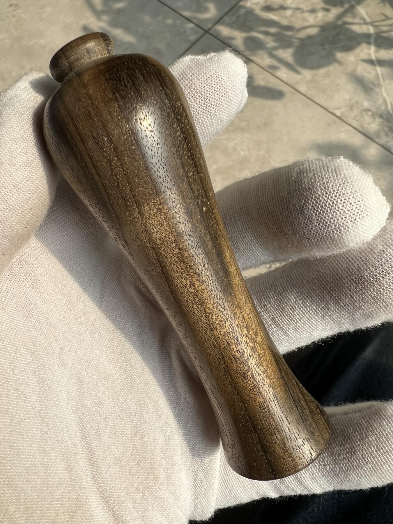 零元拍：金丝楠 精工 净瓶 雕件手把件绿阴沉，满手留香金丝流溢。94/29/24.6MM