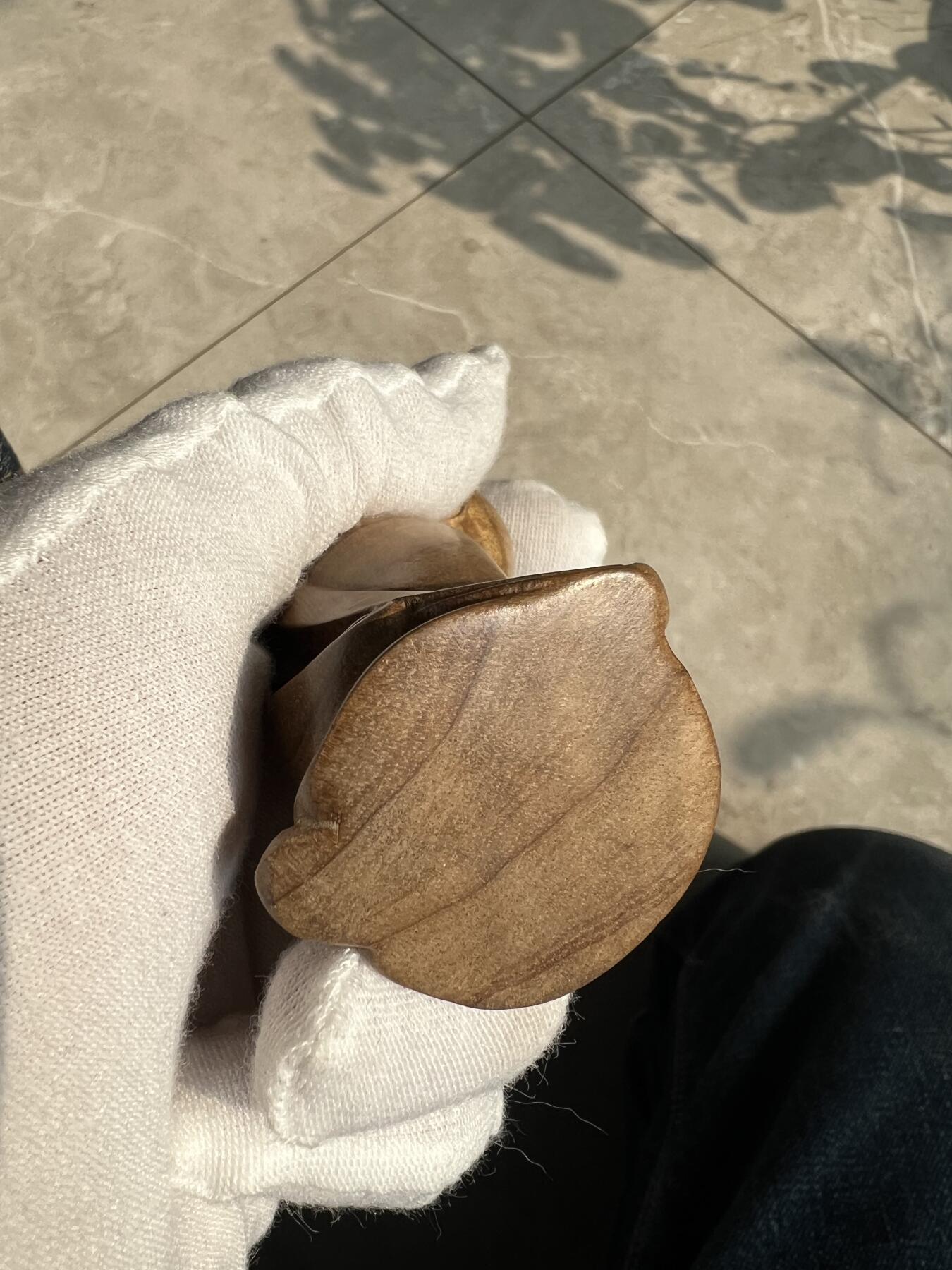 零元拍：金丝楠 精工 小师父 雕件手把件，满手留香金丝流溢。80MM