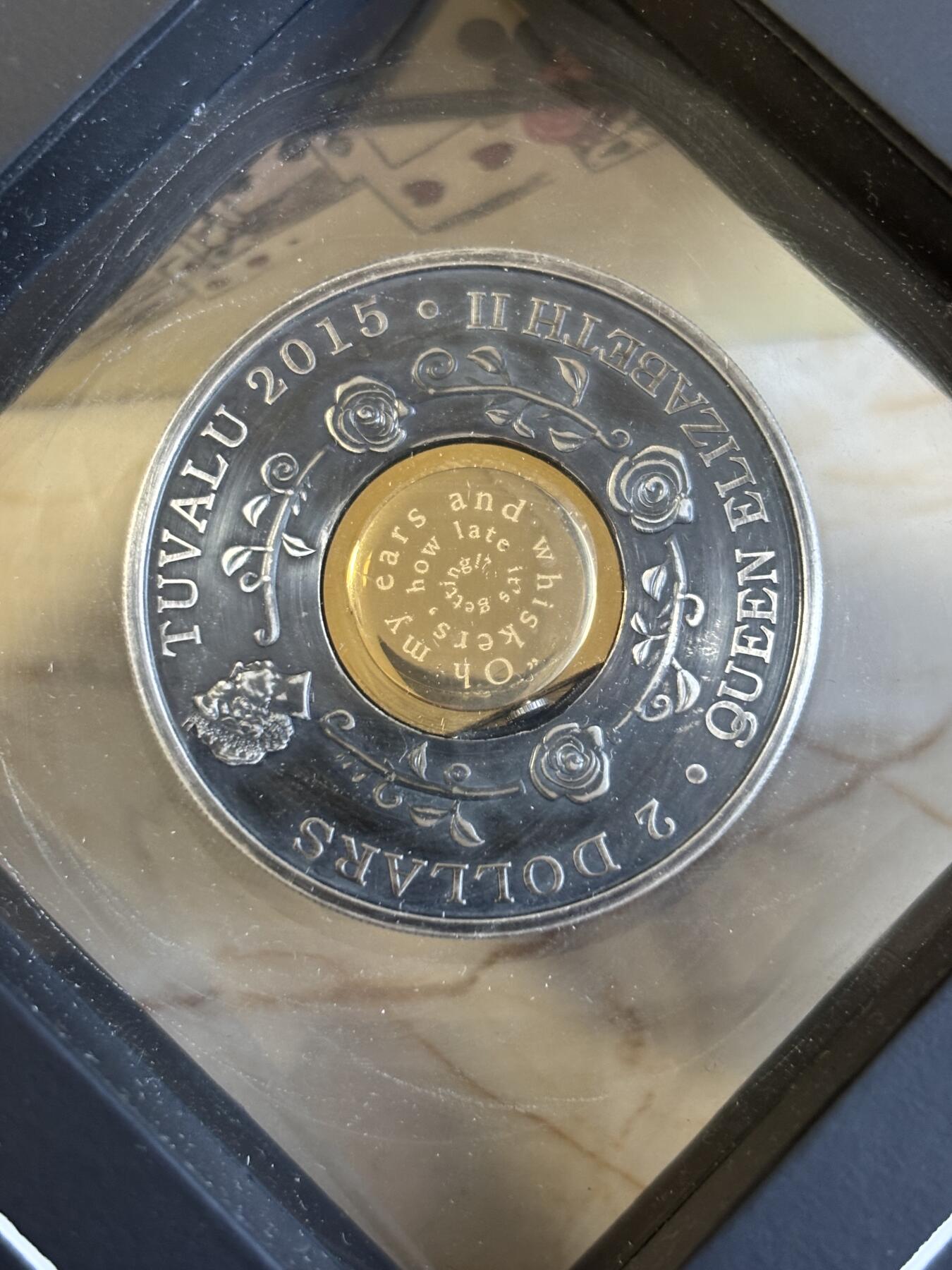 第195期拍卖 图瓦卢2015爱丽丝诞生150周年镶嵌实体时钟纪念银币，999银，发行2500枚