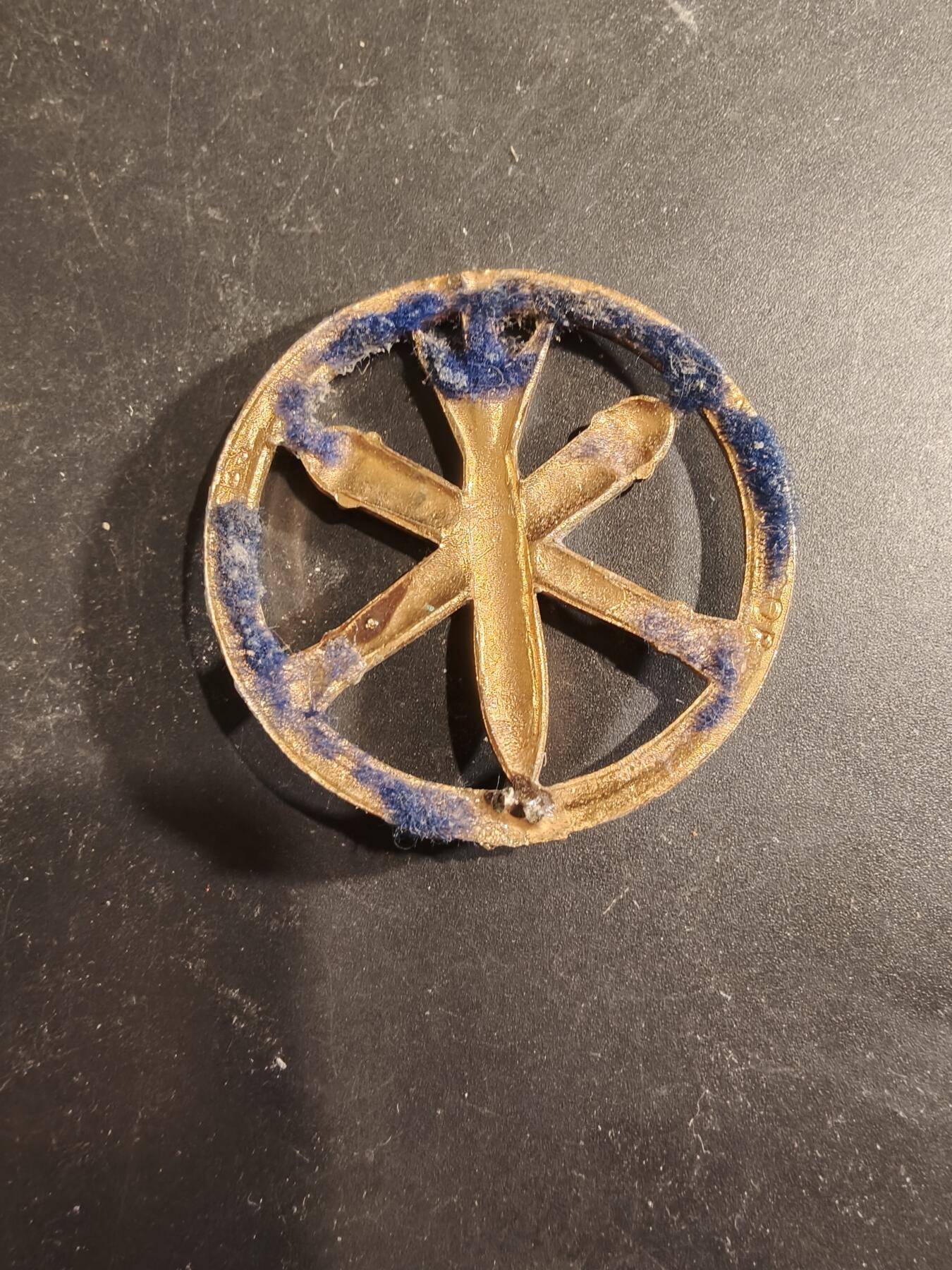 老王徽章第189期 法国炮兵贝雷帽徽   金色