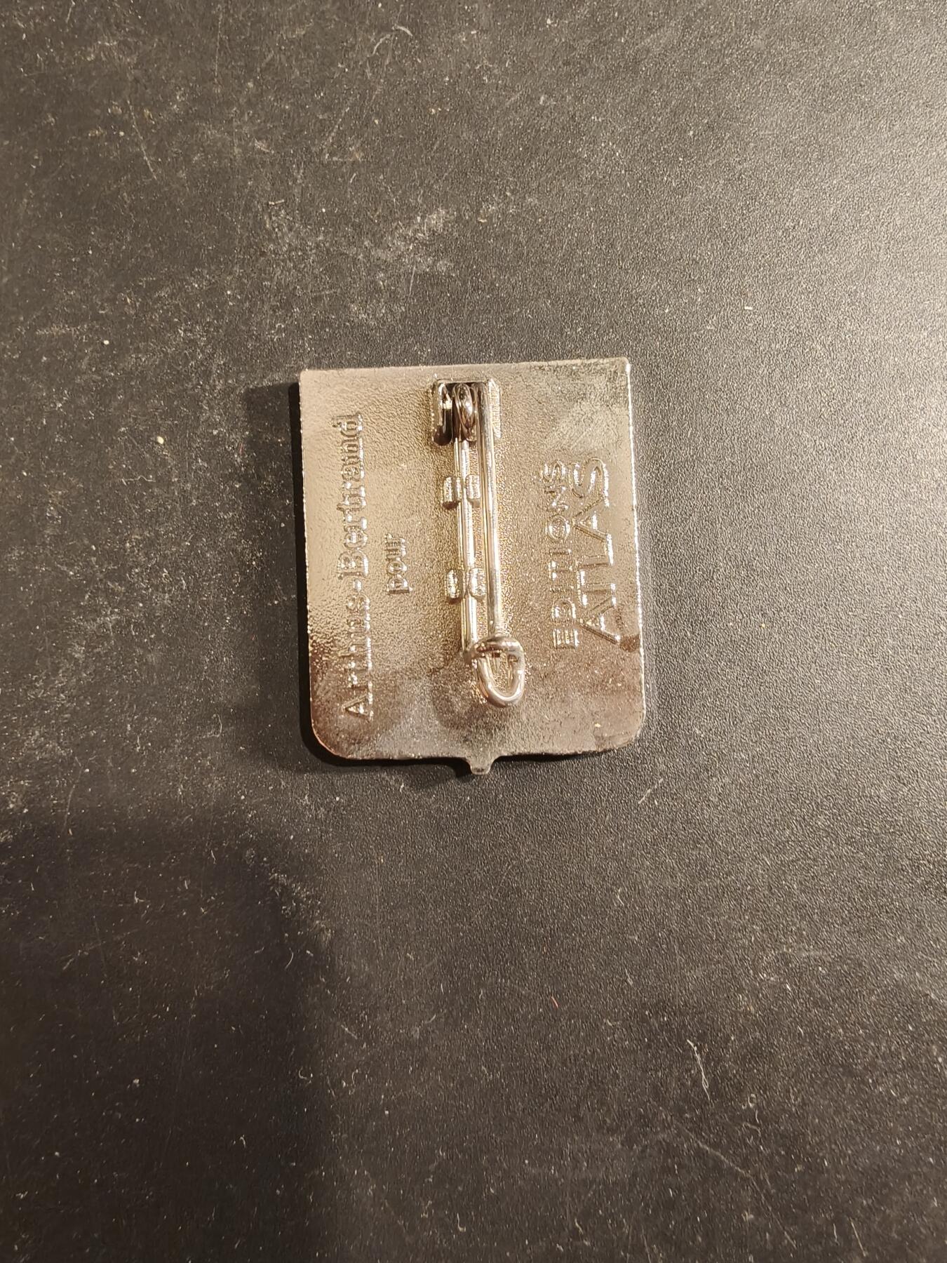 老王徽章第189期 法国陆军第2步兵团证章    该团成立于大革命时期，是法国历史最为悠久的几支步兵团之一