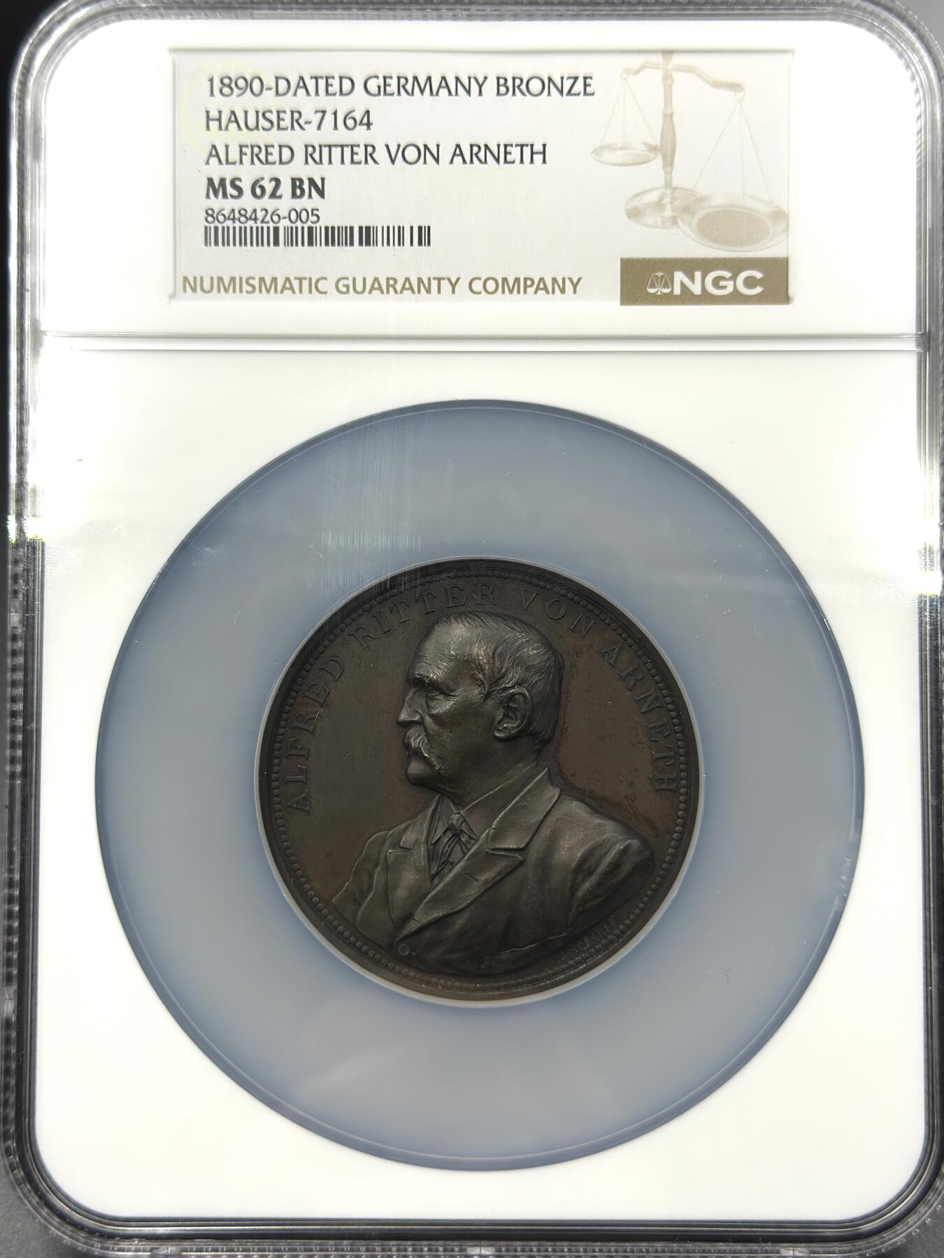 「木头集藏」“春启藏心”——章牌精品专场 Anton Scharff～1890年 奥地利历史学家 阿尔奈特 铜章，MS 62 BN，直径：58 mm，纪念历史学家阿尔弗雷德·冯·阿尔奈特（1819-1897年）在奥地利国家档案馆任职50周年，此时他正在担任馆长一职。  正面是阿尔奈特的肖像，背面摆放着玛丽亚·特蕾莎的雕塑以及欧根亲王、施塔勒姆贝格伯爵的画像，历史女神正在书写他们的功绩。