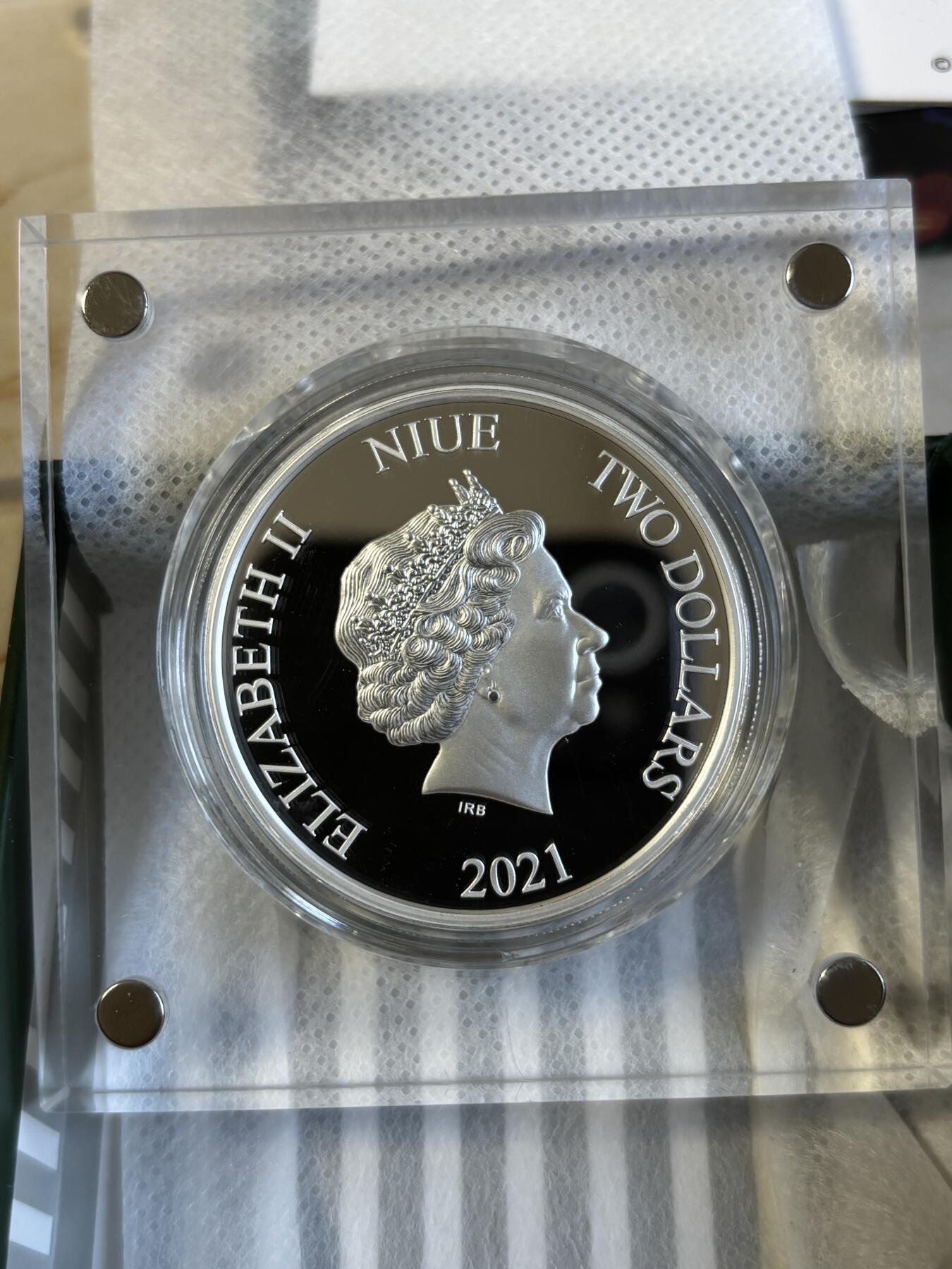 第195期拍卖 纽埃2021年迪士尼爱丽丝梦游仙境-爱丽丝彩银币，999银，1盎司，发行2000枚