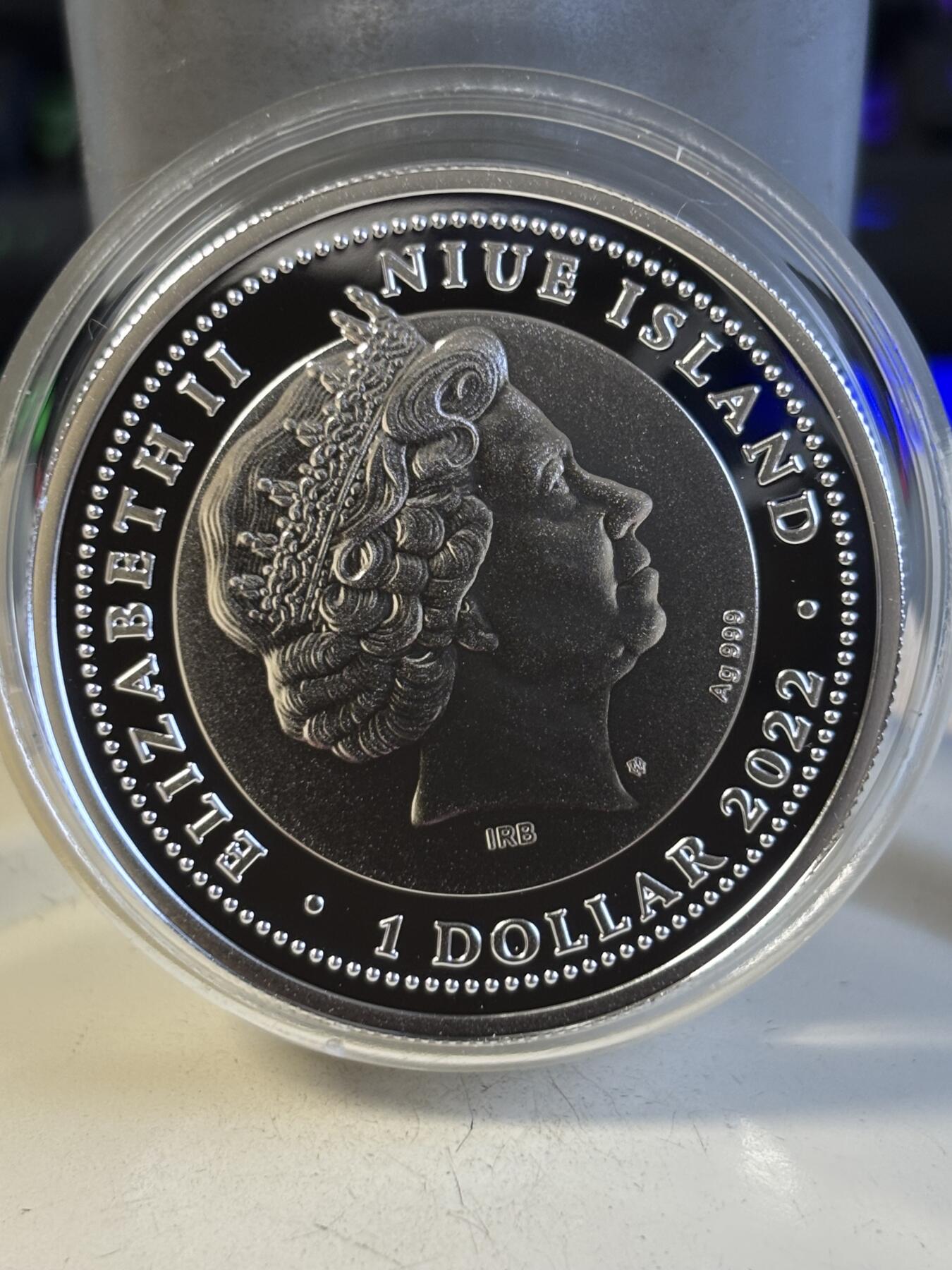 第195期拍卖 纽埃2022年古埃及圣甲虫系列9镶条纹燧石镀金银币，999银，17.5克，发行600枚