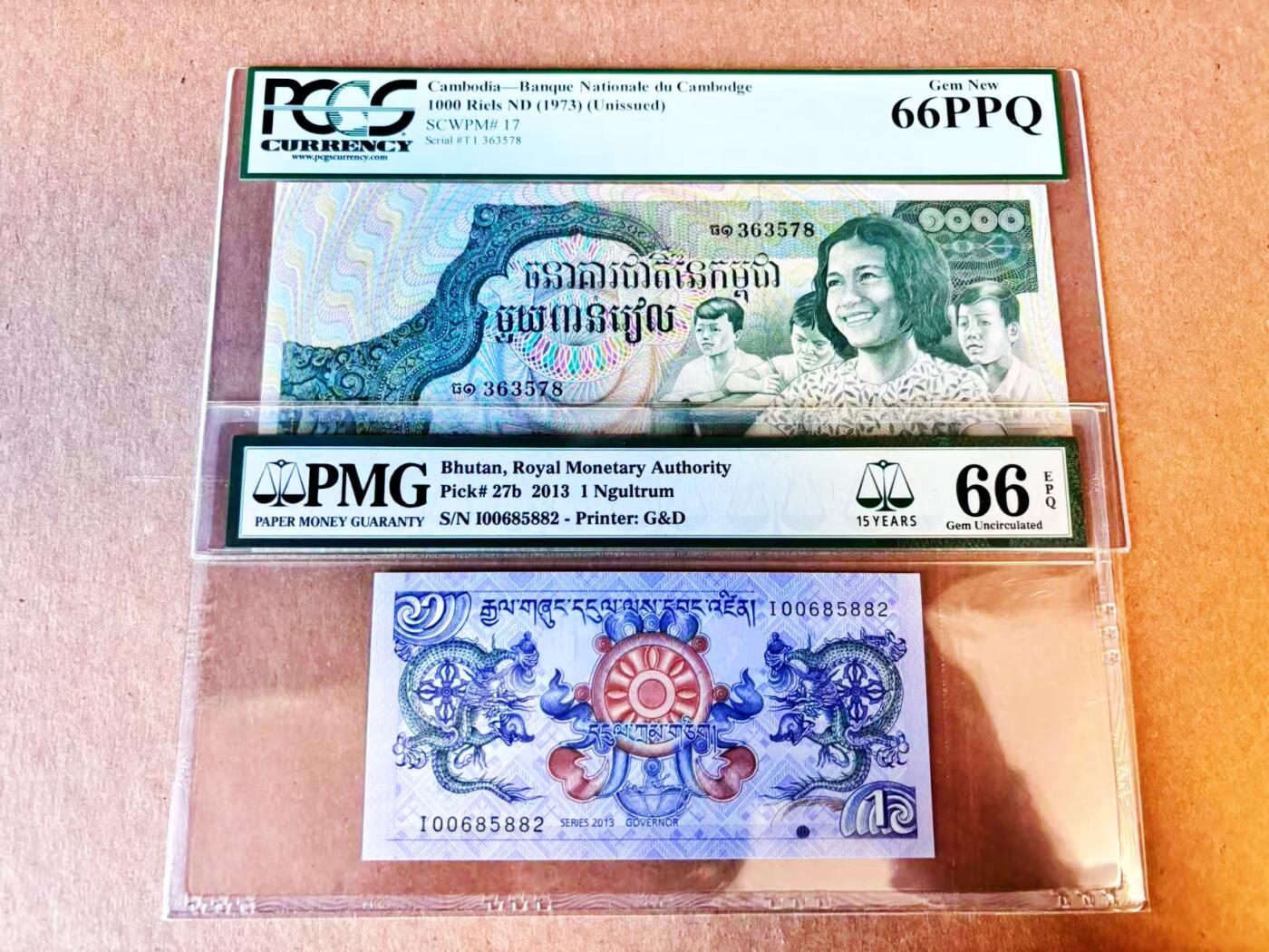【Blue Auction】世界纸币精拍第799期——18级TOP拍卖/信誉/品质/专业/高效💫 【一组2张 含无47】不丹 2013年1努尔特鲁姆 PMG66EPQ&柬埔寨 1973年1000瑞尔 PCGS66EPQ 