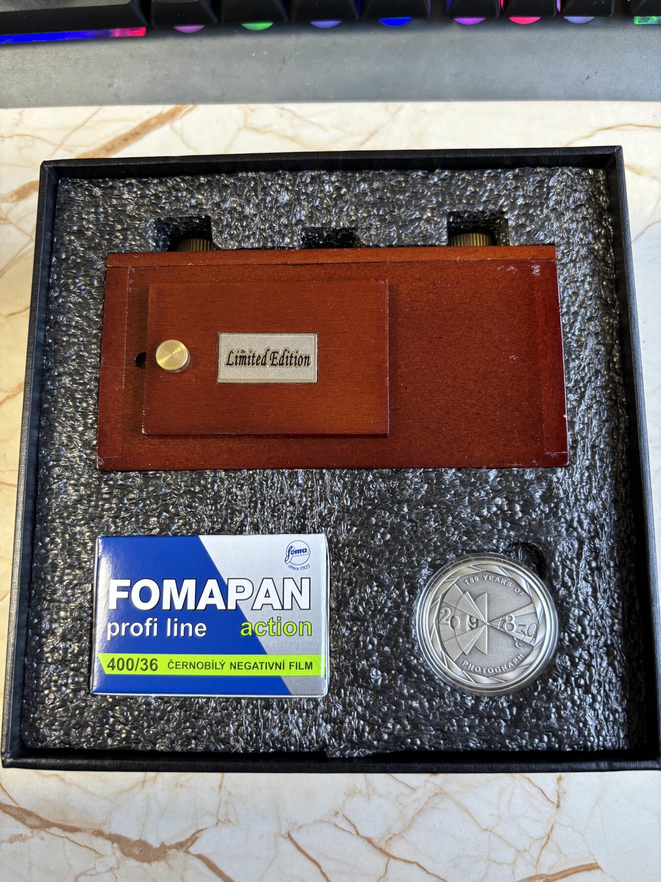 第195期拍卖 帕劳2019年相机照相术发明180周年仿古纪念银币，发行999枚，10克，发行999枚