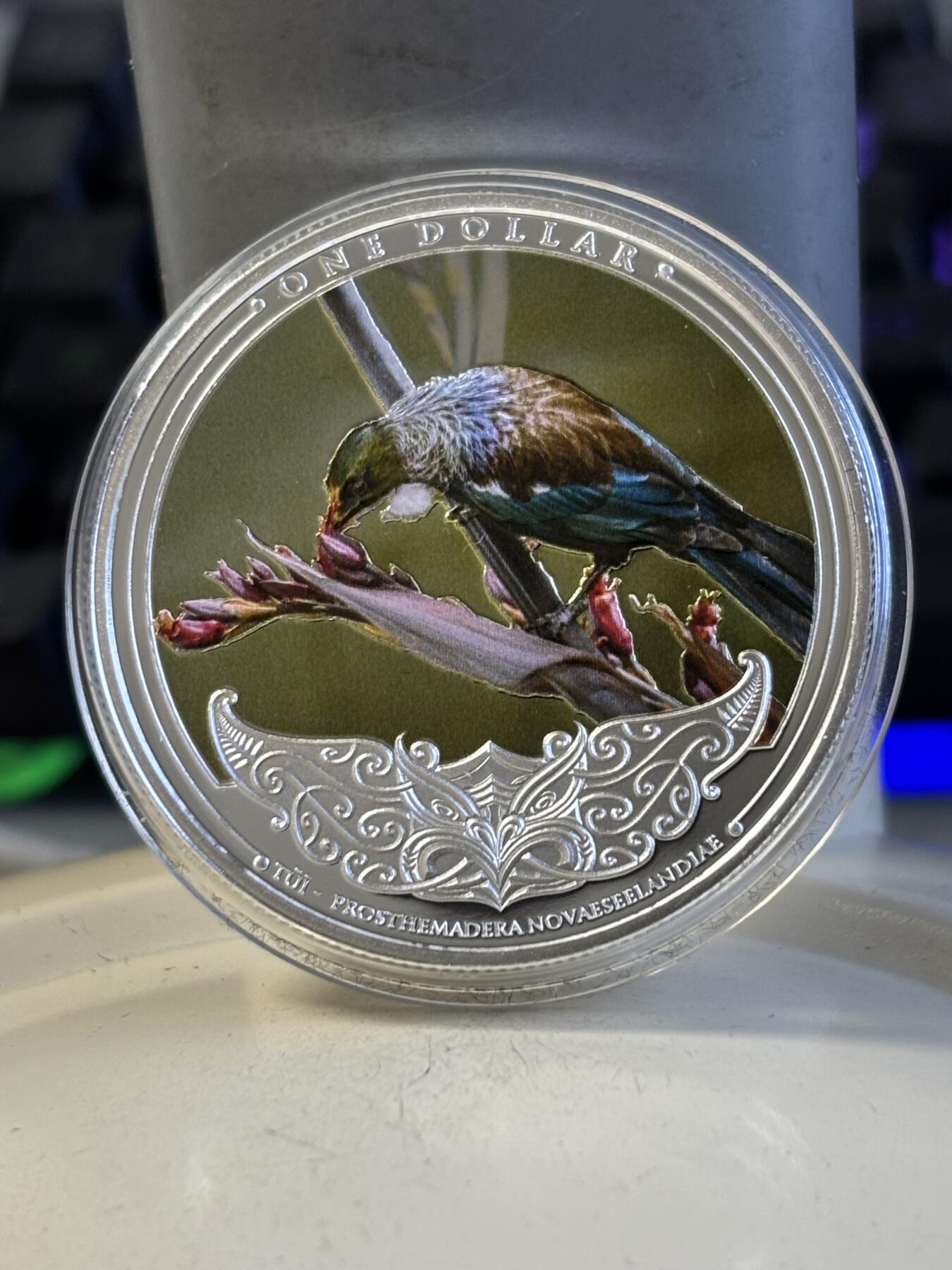 第195期拍卖 新西兰2021年自然奇观系列图伊鸟彩色1盎司银币，999银，发行1000枚