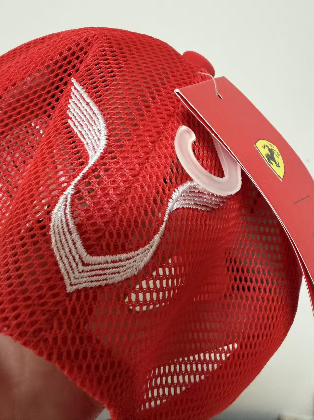 零元拍：F1七冠王刘易斯·汉密尔顿亲笔签名法拉利车队2026赛季44号车手PE车手帽，PUMA出品。极其难得的签了自己赛车的44号以及祝福语Best Wishes和2026年份，签于2026赛季F1中国上海大奖赛！