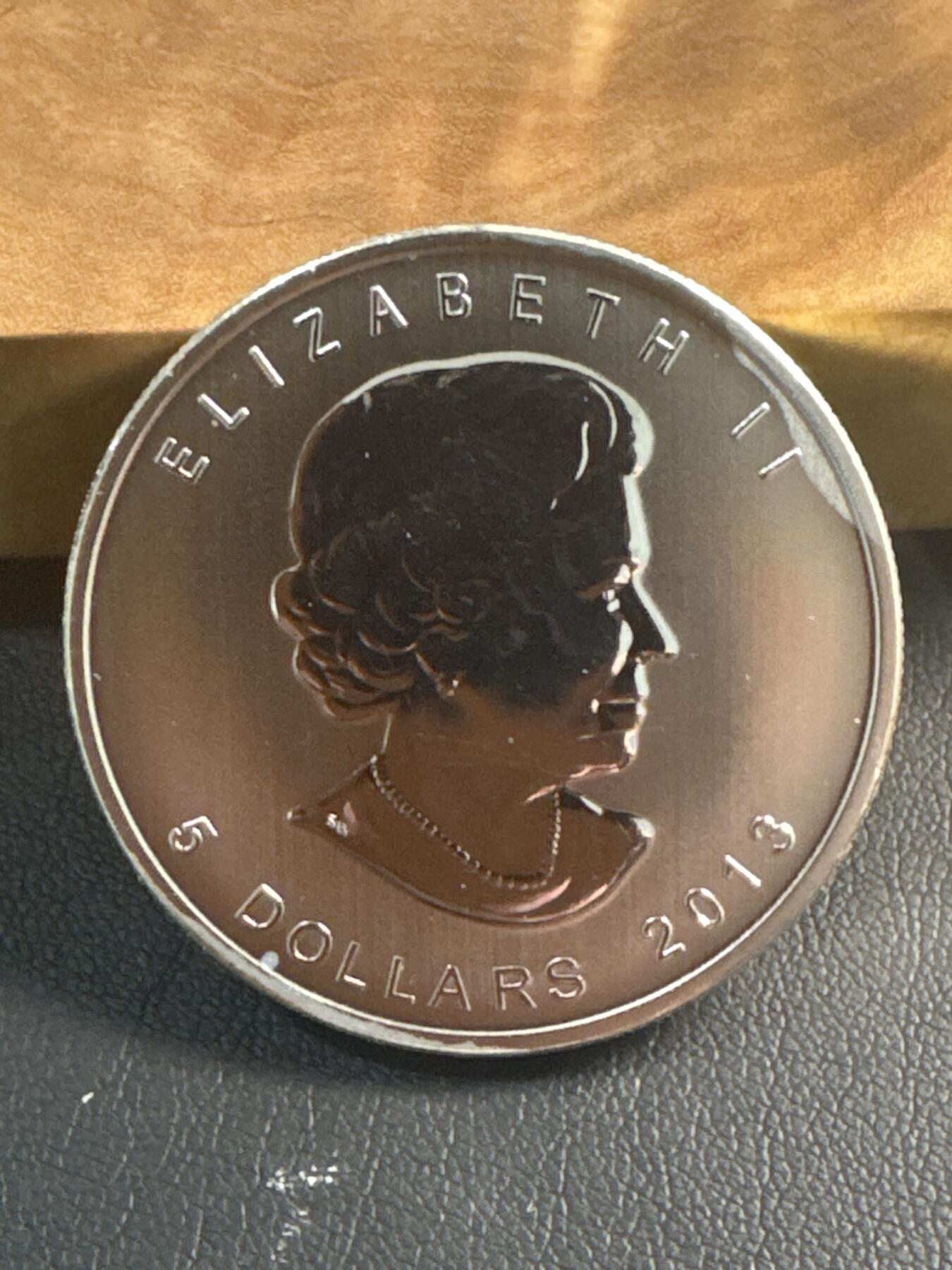 ❤️【币观天下】❤️ 第346期钱币拍卖场- 2026.3.27周五晚上6点半场 长期征集拍品  加拿大2013年枫叶1盎司普制纪念银币，999银，有氧化