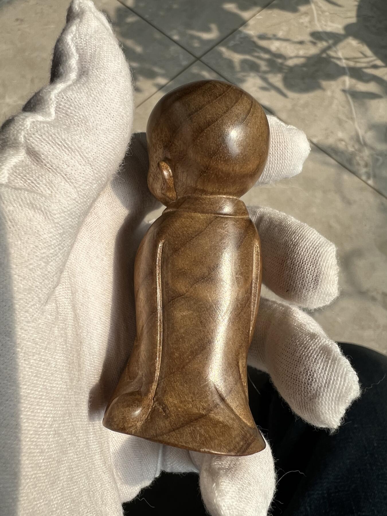 零元拍：金丝楠 精工 小师父 雕件手把件，满手留香金丝流溢。80MM