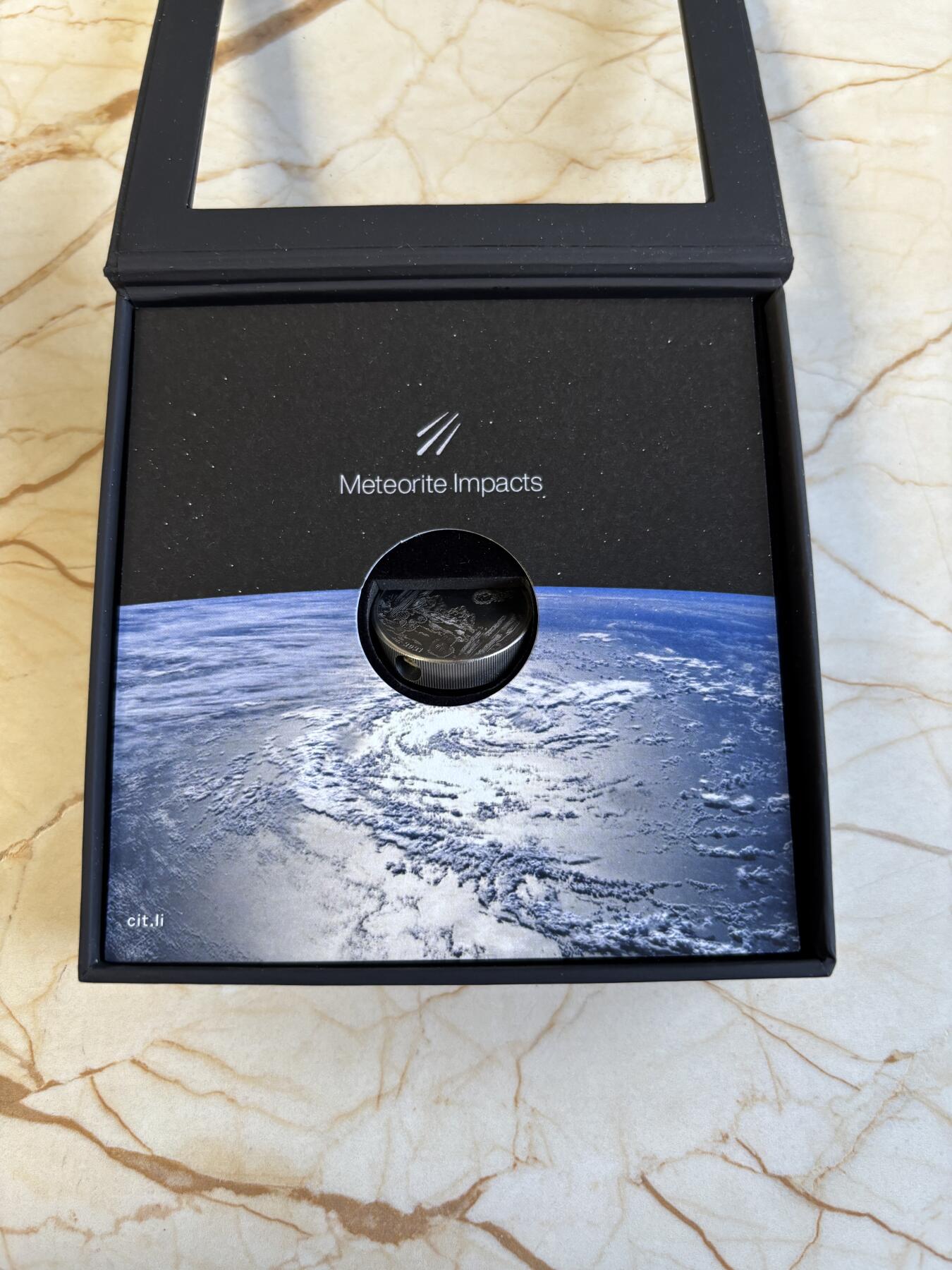 第195期拍卖 库克2021年镶嵌墨西哥索诺拉州拉西埃内加陨石银币，999银，1盎司，发行2500枚，有氧化