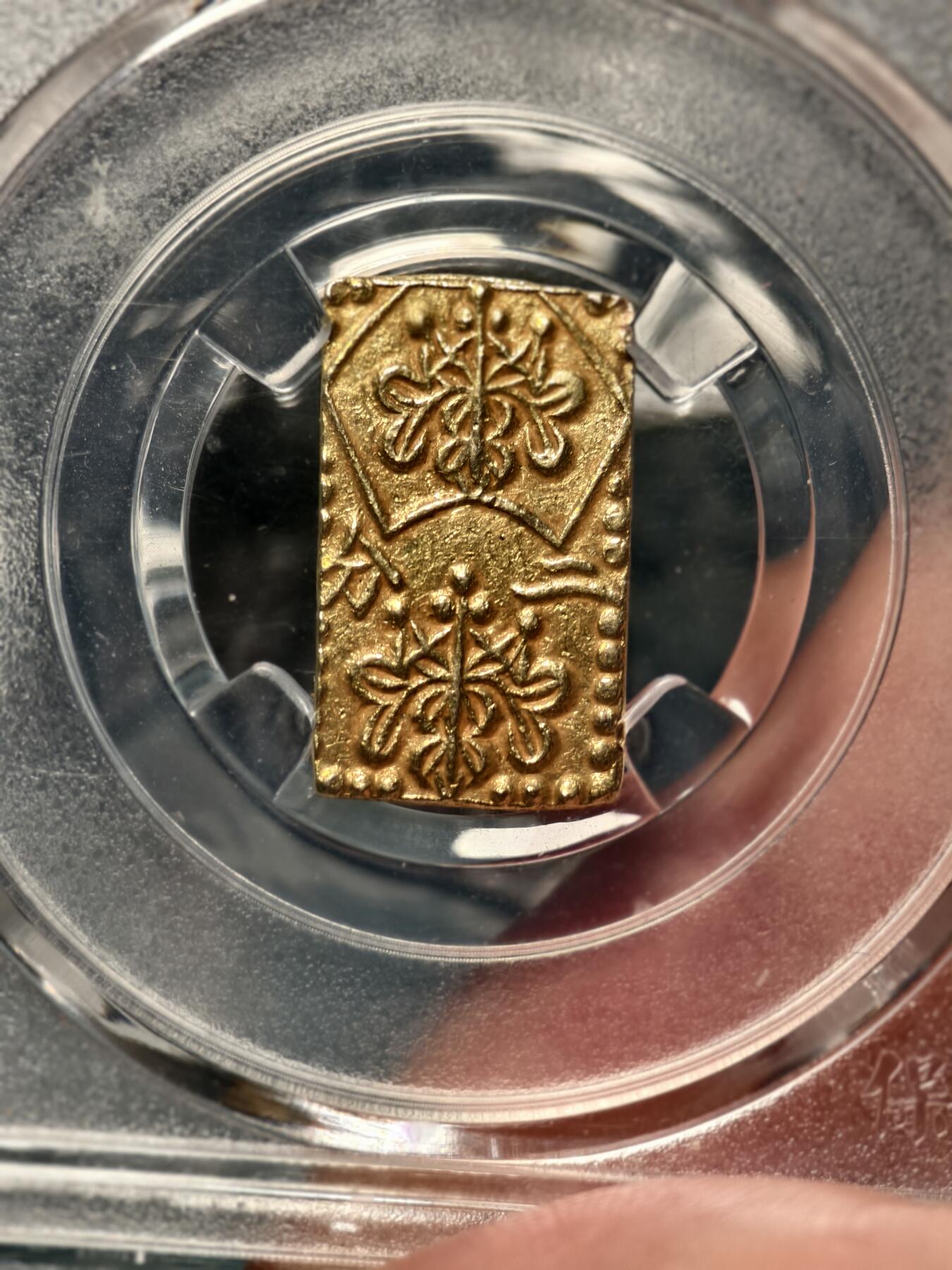 抚柳草堂-第十九期章牌钱币  奖章勋章限时免佣 满百包邮 放漏专场 1868日本明治二分金 明治二分判金 江户幕府末期到明治维新过渡时期的货币 老盒子一眼大开门状态不错