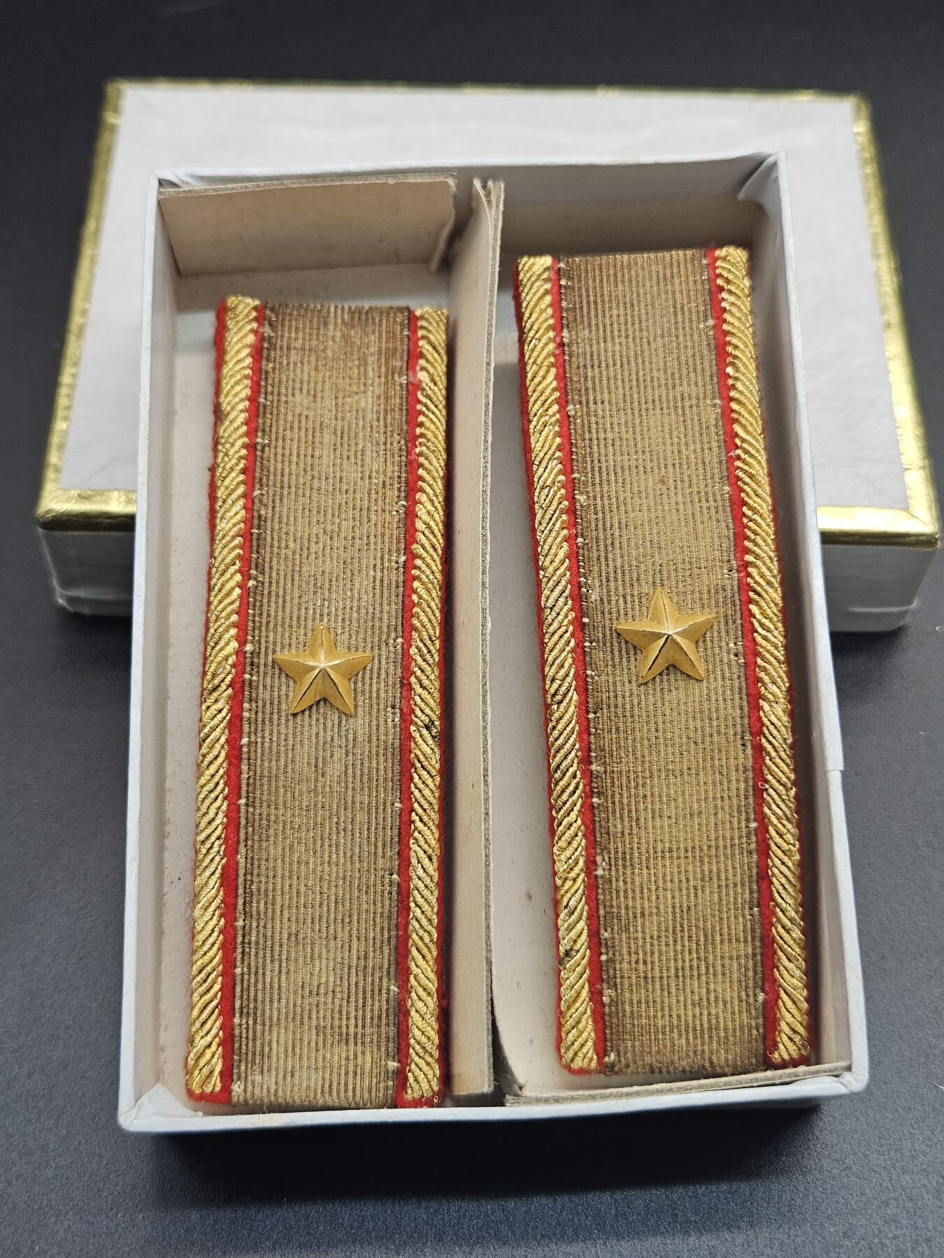 0元起拍勋章 第342期 咸鱼国勋章拍卖专场 3月29日（周日）下午6：00开始 昭5少将肩章带盒