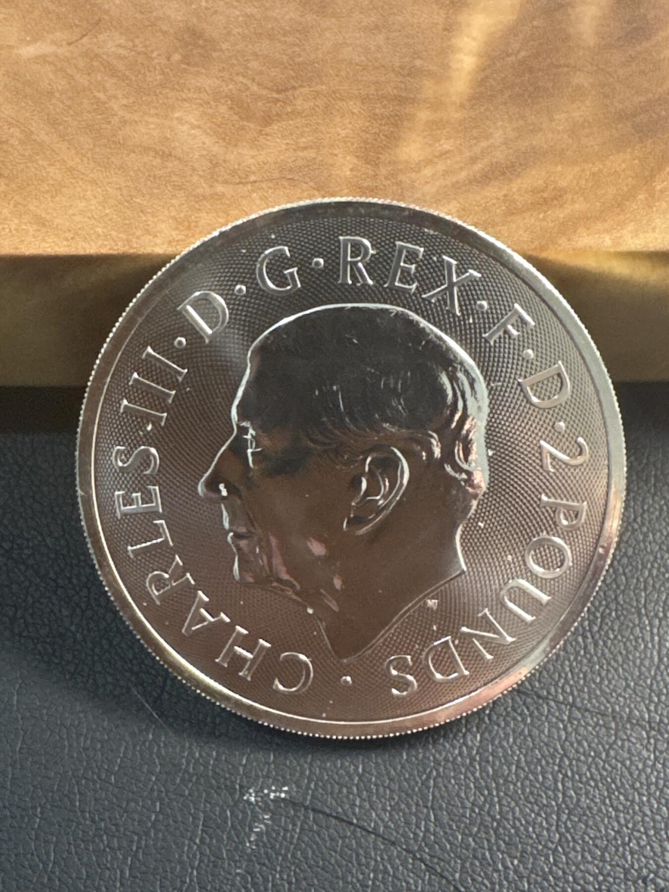 ❤️【币观天下】❤️ 第346期钱币拍卖场- 2026.3.27周五晚上6点半场 长期征集拍品  英国2024年皇家徽章1盎司磨砂普制纪念银币，1盎司999银，