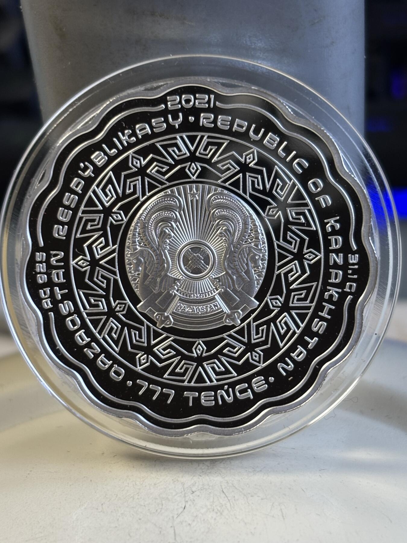 第194期拍卖 哈萨克斯坦2021年生命之树1oz银镶金纪念银币 0.03g金，发行7777枚