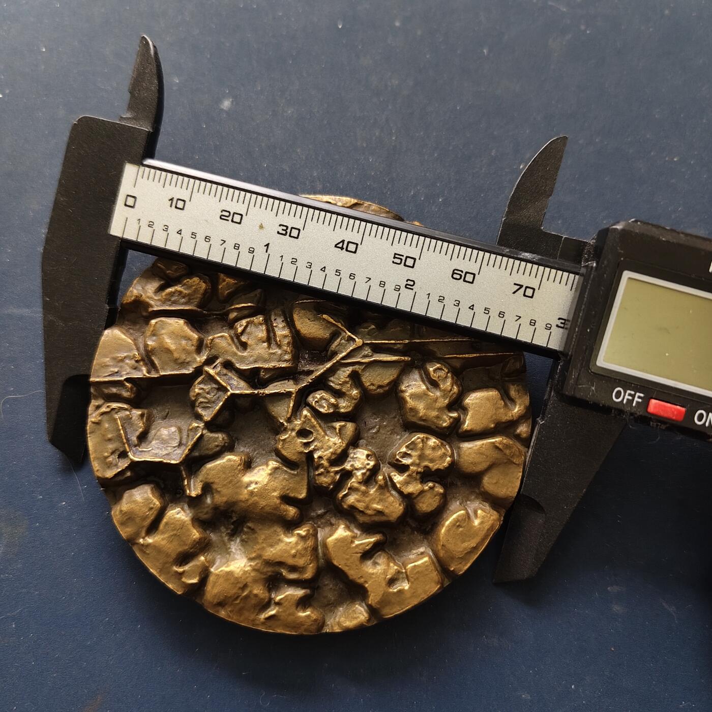 【全场包邮】纯粹捡漏拍515场 【铜章】芬兰政治家萨卡里·穆斯塔卡利奥75毫米纪念大铜章（雕塑家艾莫·图基艾宁创作）