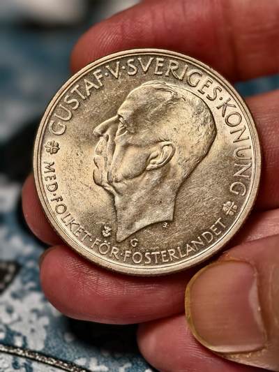 抚柳草堂-第十九期章牌钱币  奖章勋章限时免佣 满百包邮 放漏专场 - 1935瑞典议会500周年5克朗纪念银币 高银25.2g 原光近未流通美品 古斯塔夫五世头像瑞典议会是世界上现存最古老的议会之一