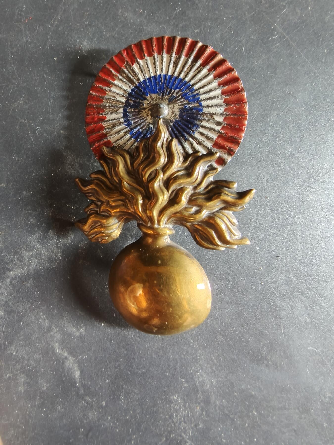 老王徽章第189期 法国三共时期宪兵头盔帽徽