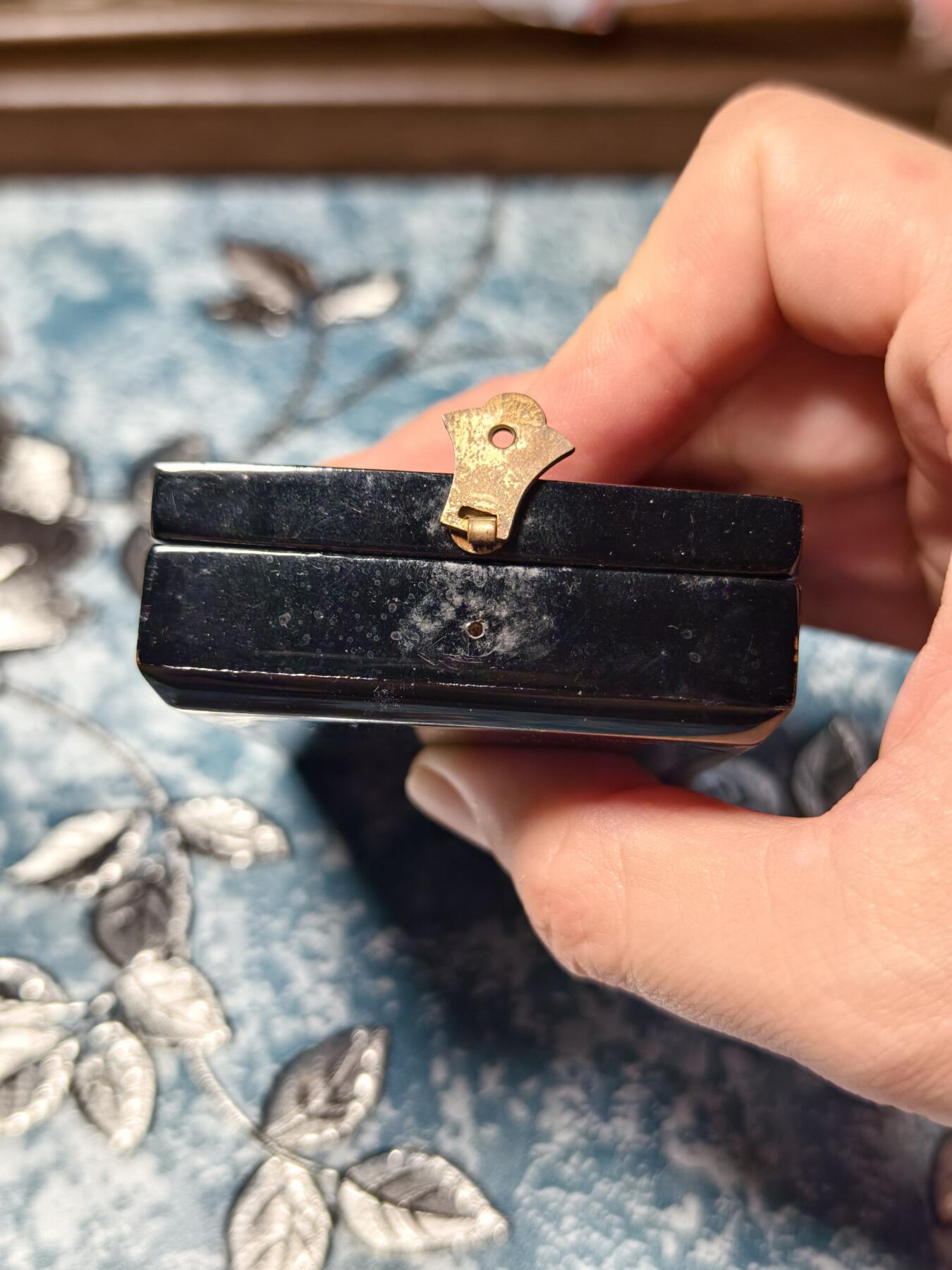 抚柳草堂-第十九期章牌钱币  奖章勋章限时免佣 满百包邮 放漏专场 勋五等瑞宝章 昭和战时原盒美品 银质重28.4g 七宝烧完好 