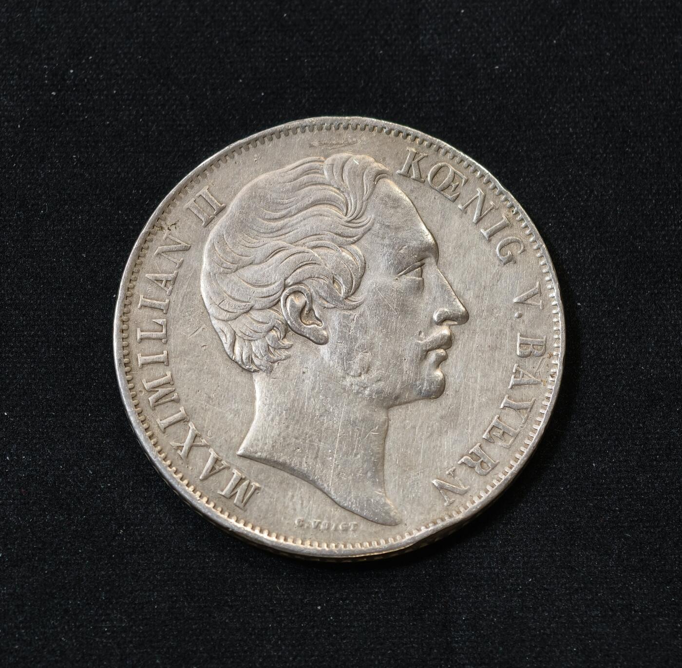 甄臻铺-世界币章拍卖（第56期），送拍享返佣金等优惠多多 德国 巴伐利亚 1851年 马克西米利安二世 双狮 2盾 36mm  21.2个g 有做首饰的鼓包 凑品种不错