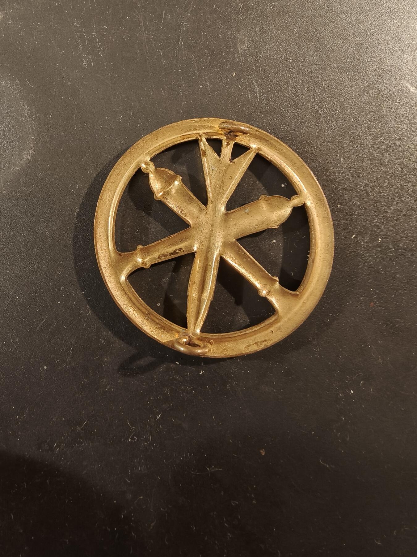 老王徽章第189期 法国炮兵贝雷帽徽   金色