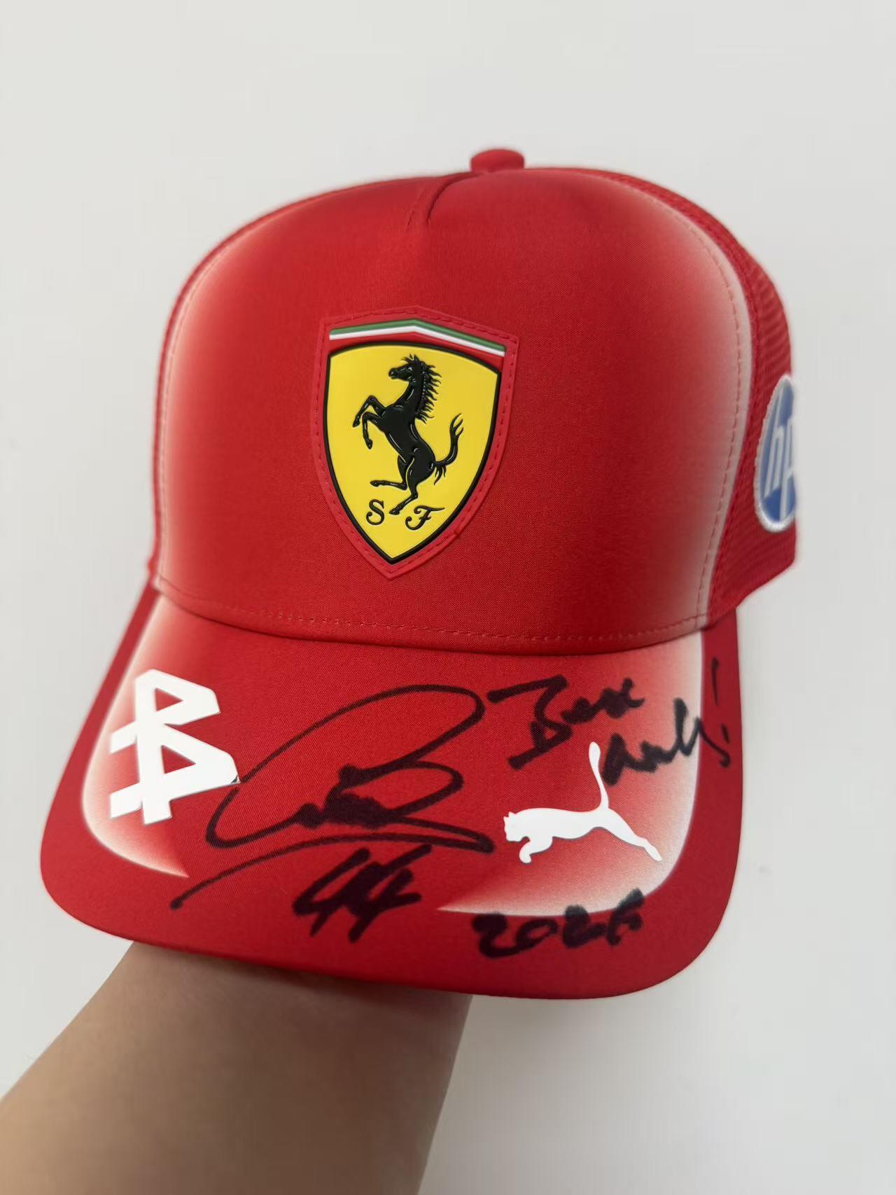 零元拍：F1七冠王刘易斯·汉密尔顿亲笔签名法拉利车队2026赛季44号车手PE车手帽，PUMA出品。极其难得的签了自己赛车的44号以及祝福语Best Wishes和2026年份，签于2026赛季F1中国上海大奖赛！