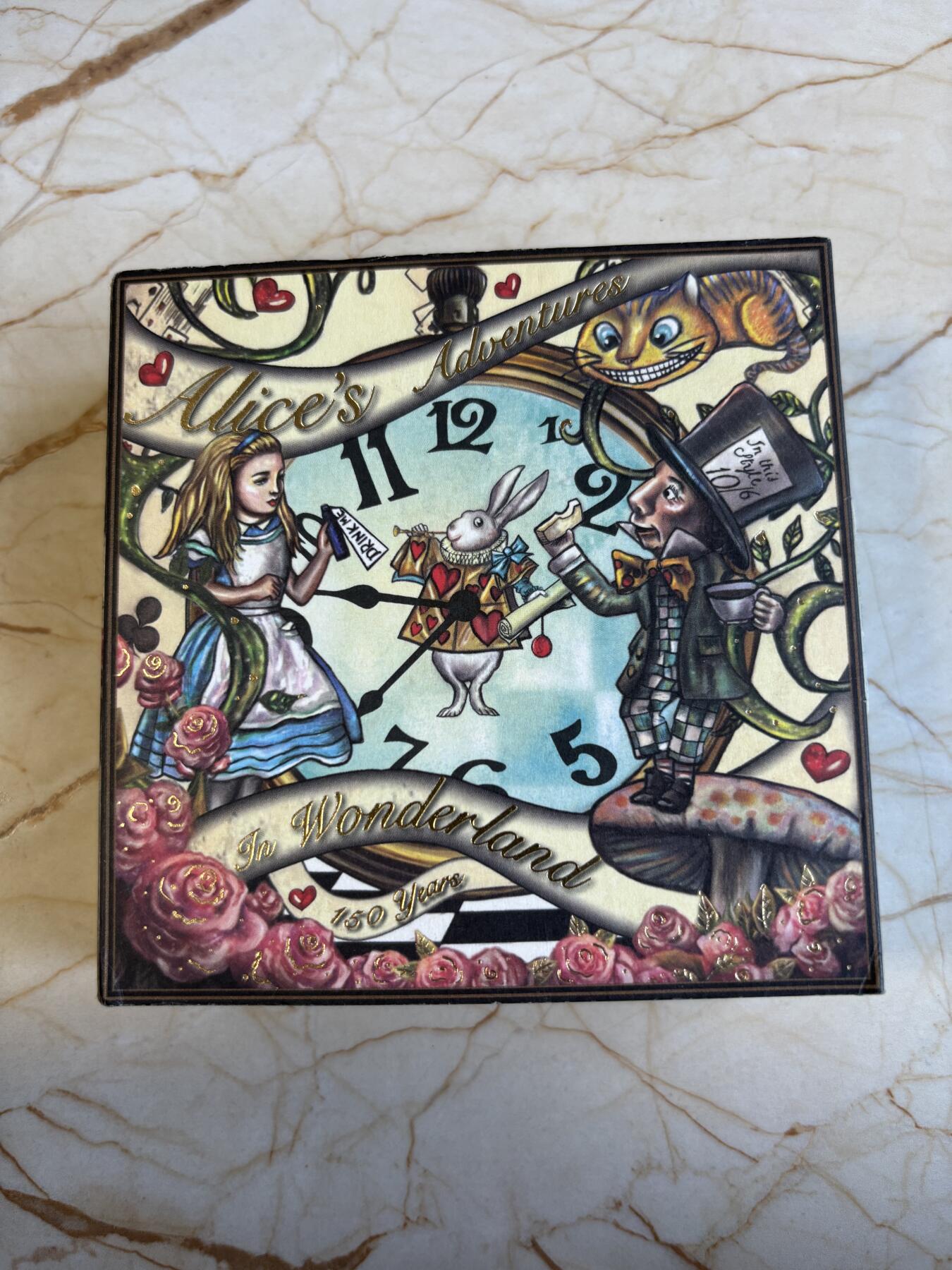 第195期拍卖 图瓦卢2015爱丽丝诞生150周年镶嵌实体时钟纪念银币，999银，发行2500枚