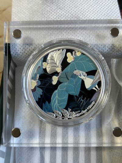 第195期拍卖 - 纽埃2021年迪士尼爱丽丝梦游仙境-爱丽丝彩银币，999银，1盎司，发行2000枚