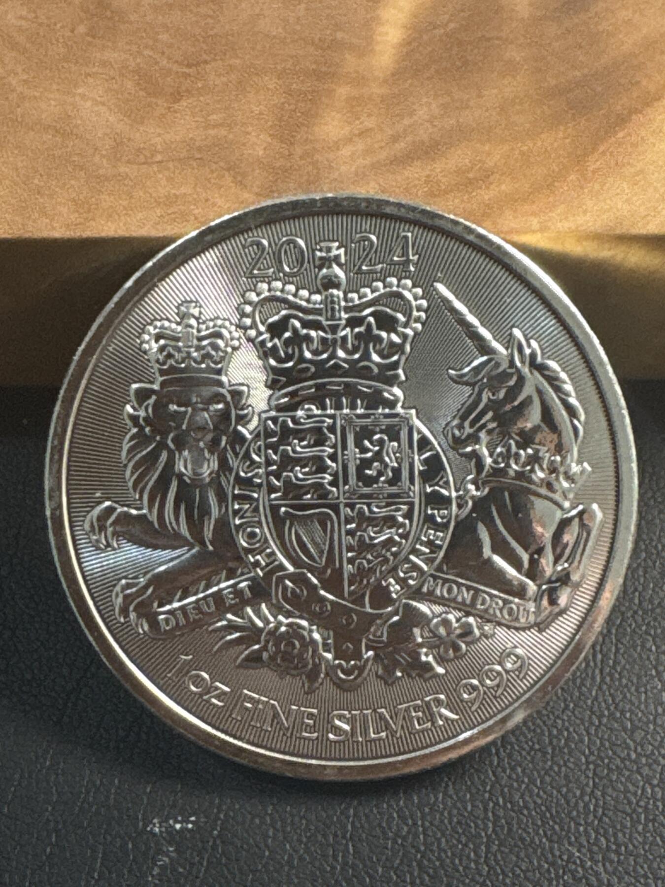 ❤️【币观天下】❤️ 第346期钱币拍卖场- 2026.3.27周五晚上6点半场 长期征集拍品  英国2024年皇家徽章1盎司磨砂普制纪念银币，1盎司999银，