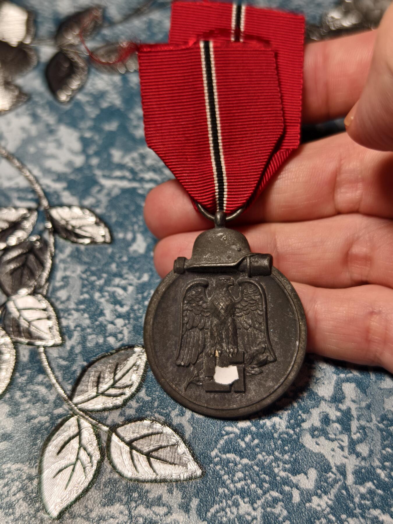 抚柳草堂-第十九期章牌钱币  奖章勋章限时免佣 满百包邮 放漏专场 1942德三冻肉 东线作战奖章 暗盔版品相不错