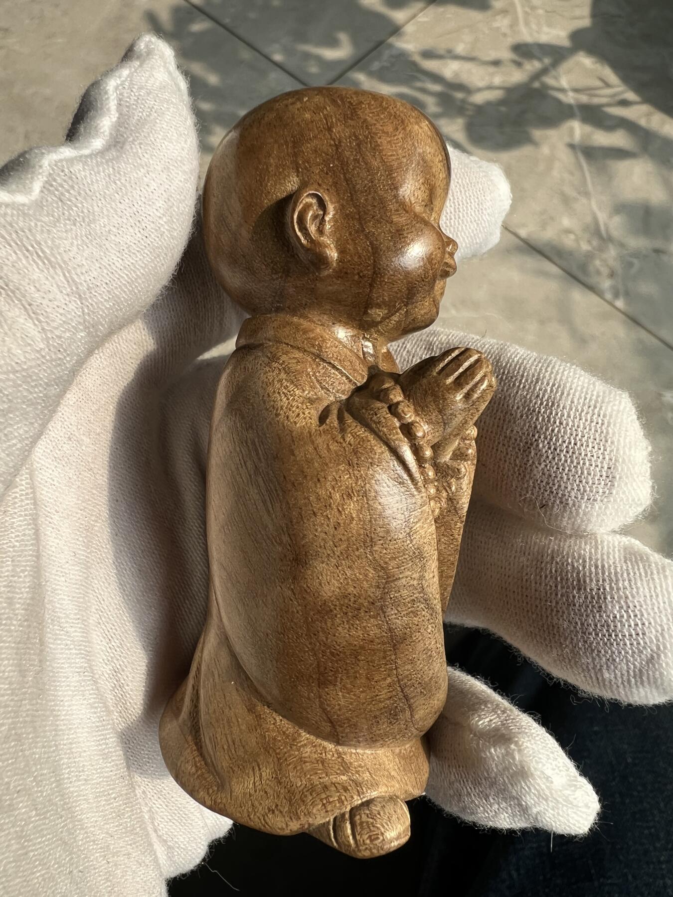 零元拍：金丝楠 精工 小师父 雕件手把件，满手留香金丝流溢。80MM