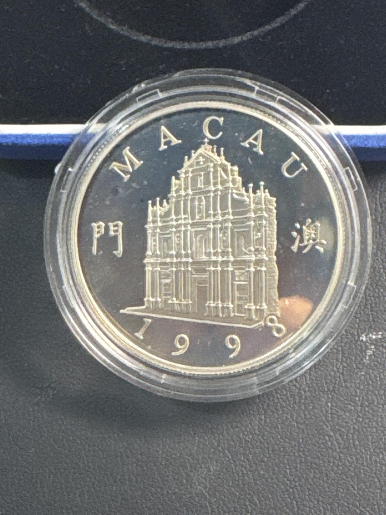 ❤️【币观天下】❤️ 第346期钱币拍卖场- 2026.3.27周五晚上6点半场 长期征集拍品  澳门1998年第19届东亚保险会议100元精制银币盒证齐全