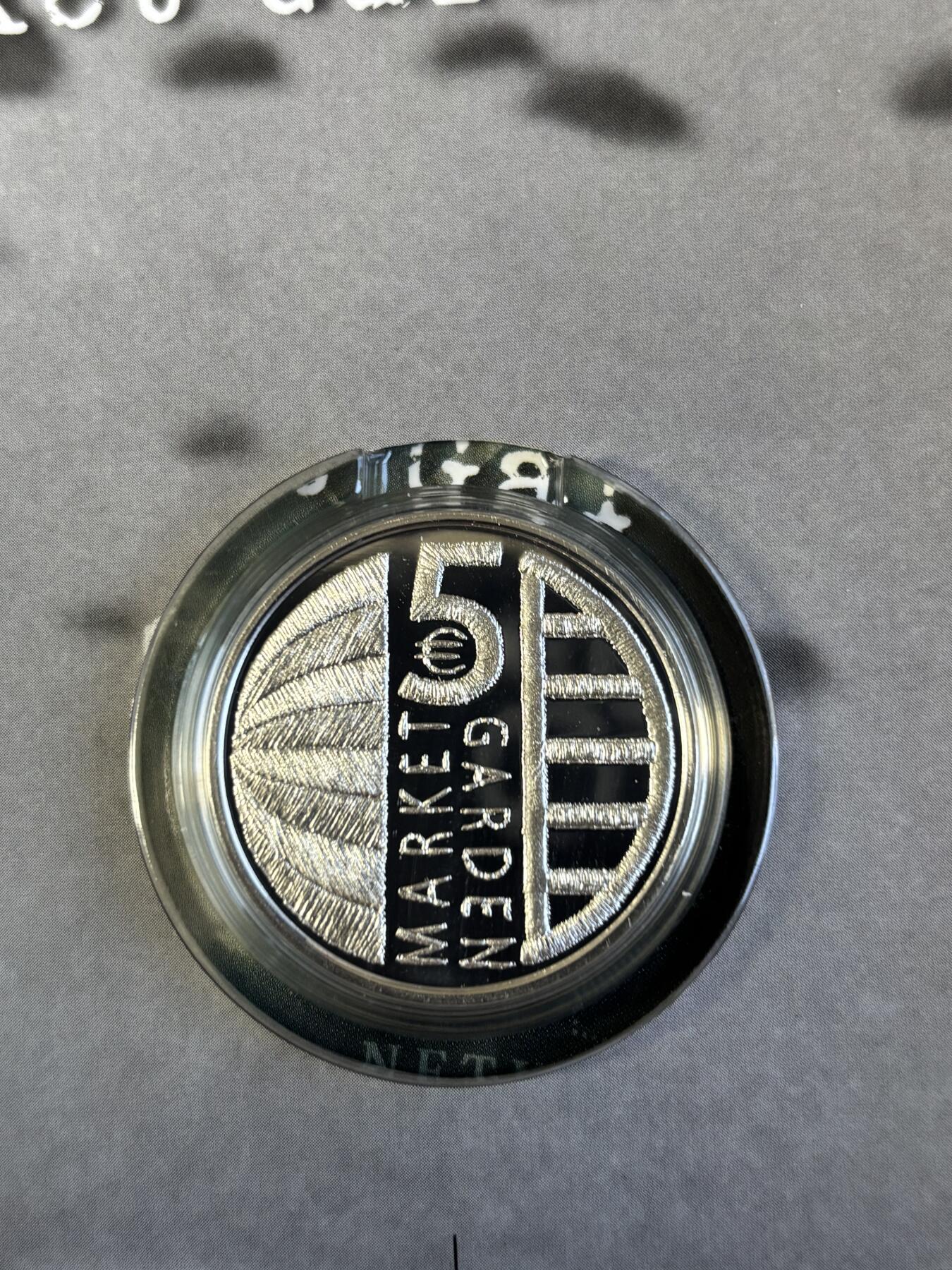 第195期拍卖 卡装荷兰2019年二战市场花园空降行动精制银币15.5克，925银，发行4500枚