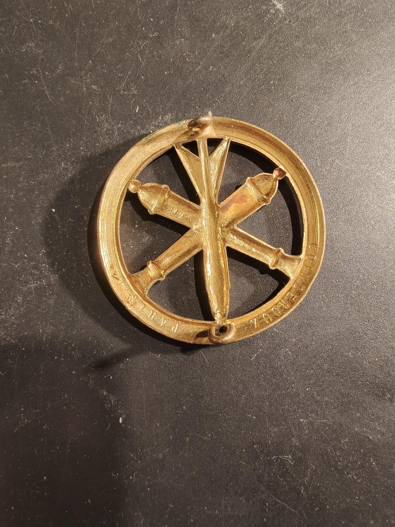 老王徽章第189期 法国炮兵贝雷帽徽   金色