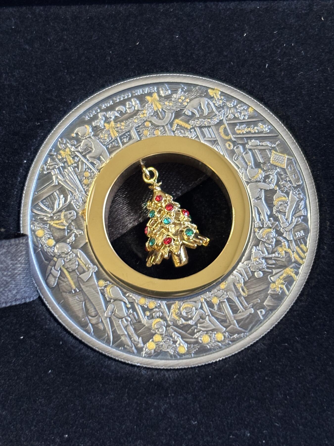 第195期拍卖 澳大利亚2025年圣诞系列中空镶嵌圣诞树2盎司仿古银币，9999银，发行2500枚