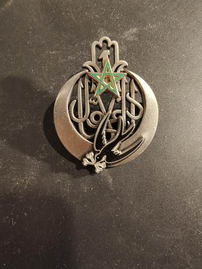 老王徽章第189期 - 法国陆军第1轻步兵团证章    该团是一支拥有悠久传统的部队，其历史可以追溯到由北非殖民地（如阿尔及利亚、突尼斯和摩洛哥）士兵组成的法国殖民部队