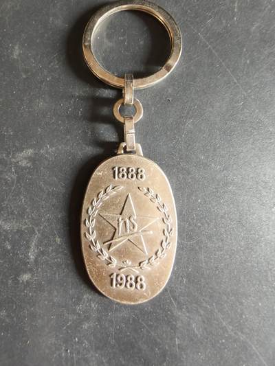 老王徽章第189期 - 法国Neuville体育俱乐部百年庆典钥匙扣