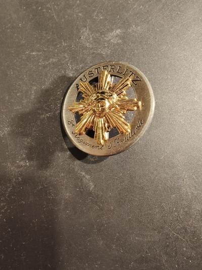 老王徽章第189期 - 法国陆军第8炮兵团证章     该团在拿破仑战争奥斯特里茨战役中变现出色，有“奥斯特里茨的太阳”称号