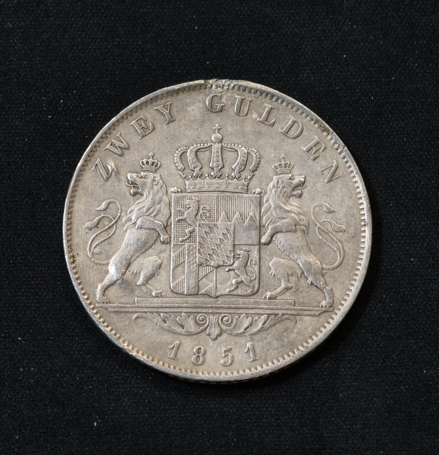 甄臻铺-世界币章拍卖（第56期），送拍享返佣金等优惠多多 德国 巴伐利亚 1851年 马克西米利安二世 双狮 2盾 36mm  21.2个g 有做首饰的鼓包 凑品种不错