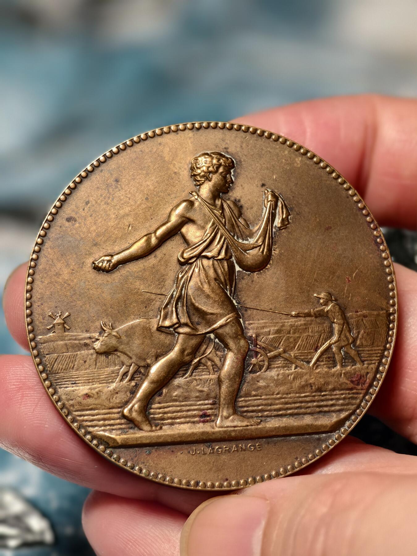 抚柳草堂-第十九期章牌钱币  奖章勋章限时免佣 满百包邮 放漏专场 1932法国上莱茵省农业竞赛大铜章  播种者 直径50mm 重62.8g 20世纪初法国新古典主义章牌艺术的典型代表作