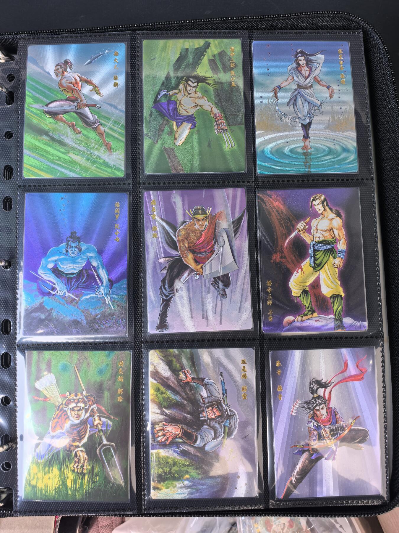 阳大大卡牌拍卖第106期（持续收拍品，周五晚上九点截拍，进群福利早知道） 【卡册】小浣熊30周年水浒传 摩点众筹 大粗闪151张大全套 包含所有特卡，一次性全部搞定，同时赠送一本万全之册B