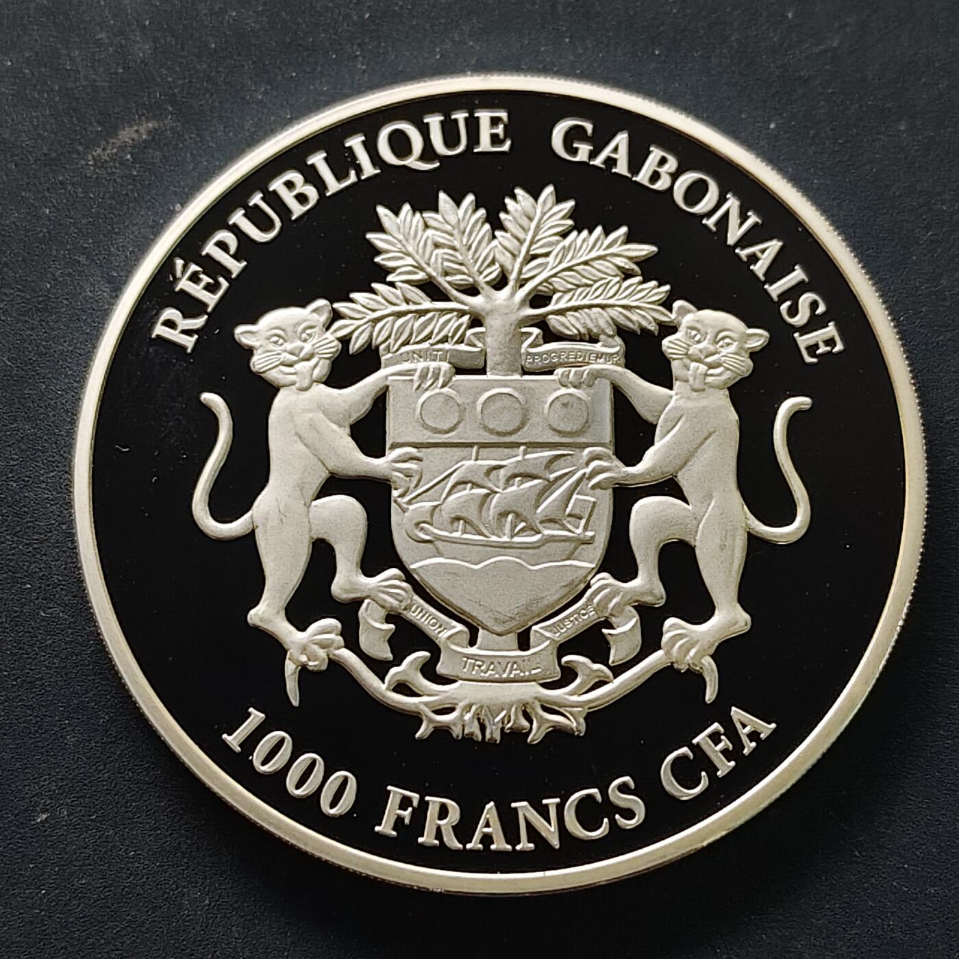 【全场包邮】纯粹捡漏拍515场 【稀少】加蓬2020年1000法郎文森特·梵·高杰作系列《奥弗斯村庄的街道和台阶》50毫米50克精制镀银纪念币-量2500