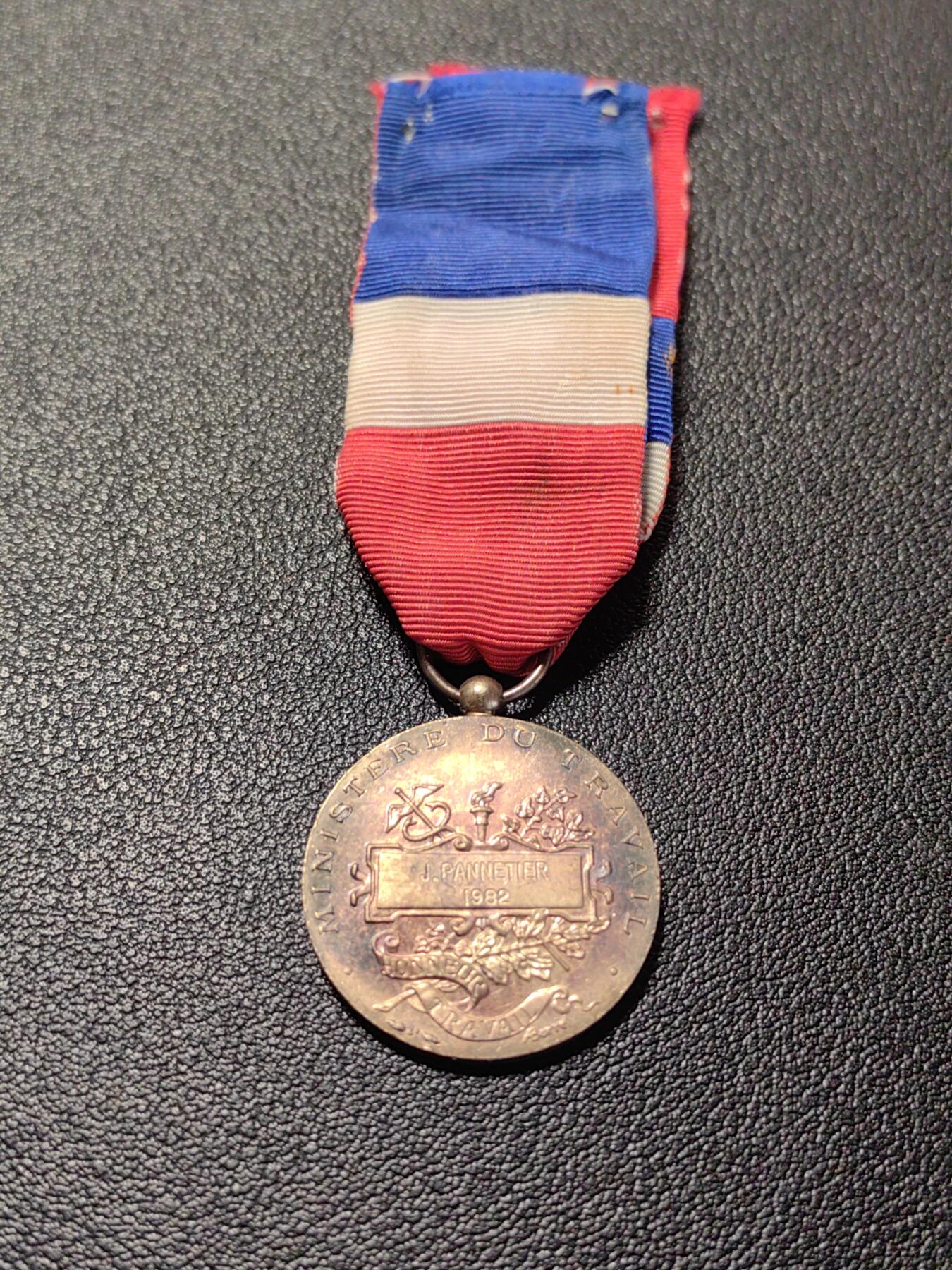 靖甫拍卖第七场 法国劳工奖章 银质带银标