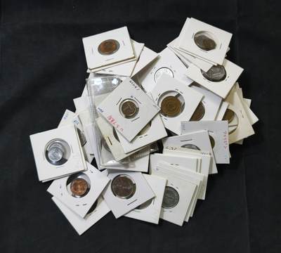 甄臻铺-世界币章拍卖（第56期），送拍享返佣金等优惠多多 - 普通钱币一堆，大概 60多枚（盲盒性质）