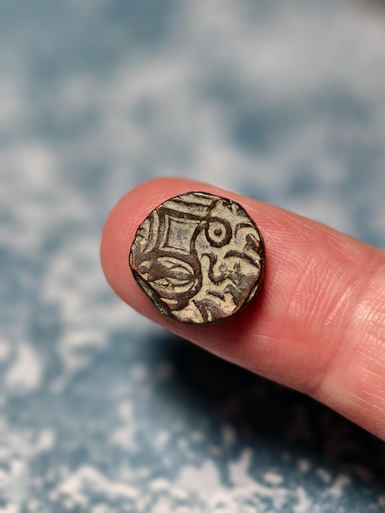 抚柳草堂-第十九期章牌钱币  奖章勋章限时免佣 满百包邮 放漏专场 公元800-1026沙希王朝打制铜币 极美品图案清晰深打 难得好状态