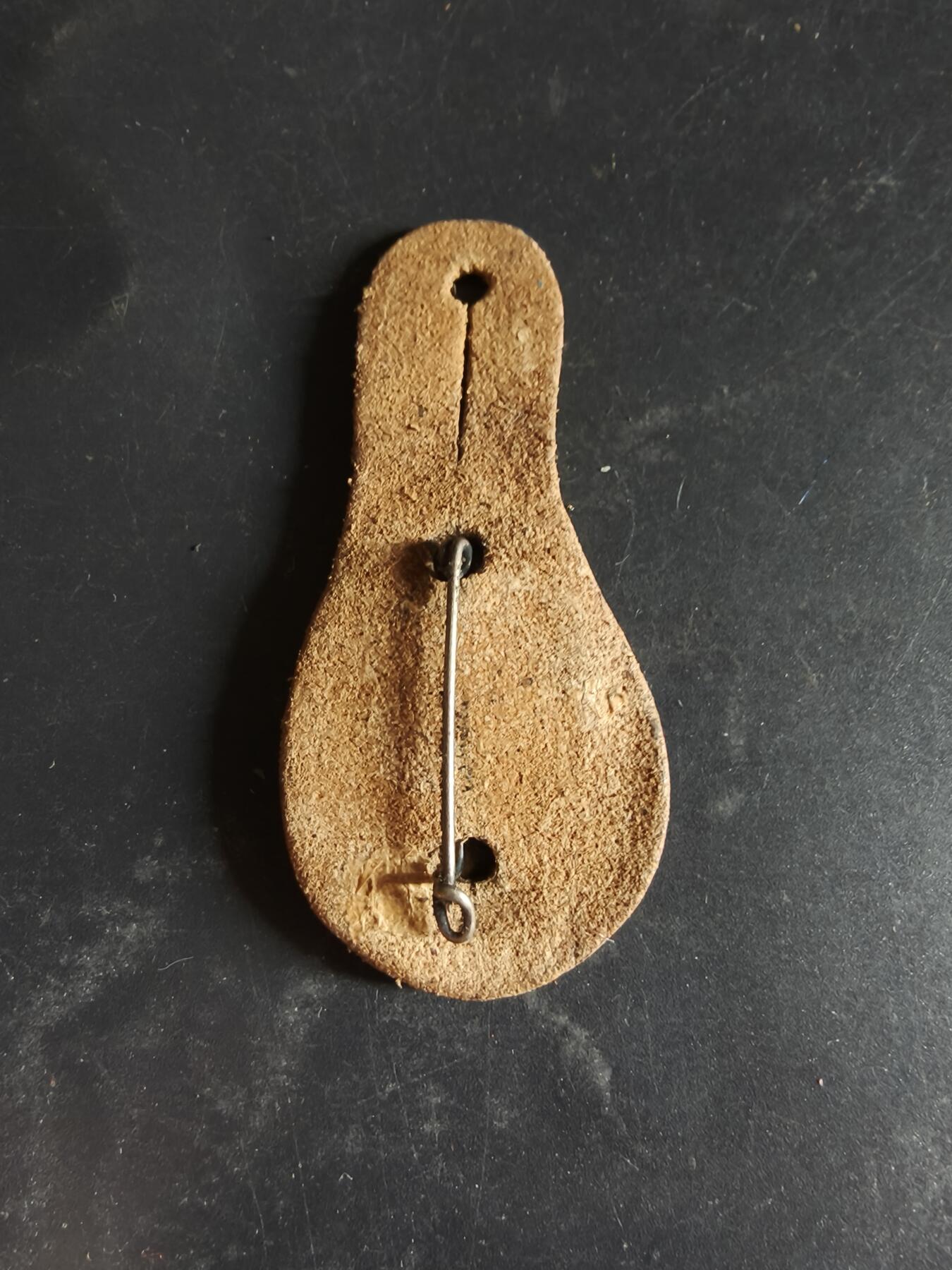 老王徽章第189期 法国陆军第151步兵团证章        第151步兵团是一支历史悠久的法国精锐部队，其历史可以追溯到 1813 年。该团在第一次世界大战期间表现尤为出色，曾驻扎在凡尔登，该团于1997年解散