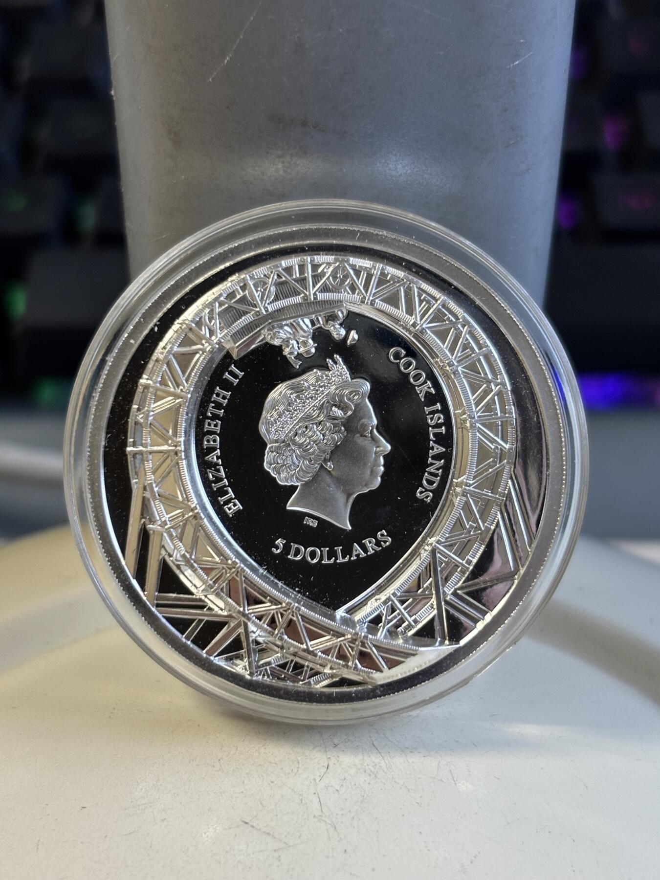第195期拍卖 库克2021年摩天轮双面高浮雕1盎司纪念银币，999银，发行1901枚，有小丝