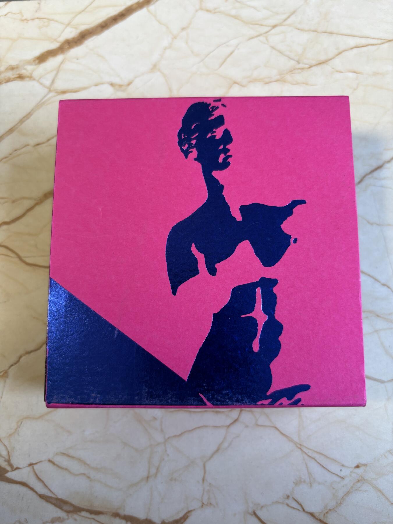 第195期拍卖 纽埃2023年雕塑系列2维纳斯2盎司高浮雕仿古银币,999银，发行500枚