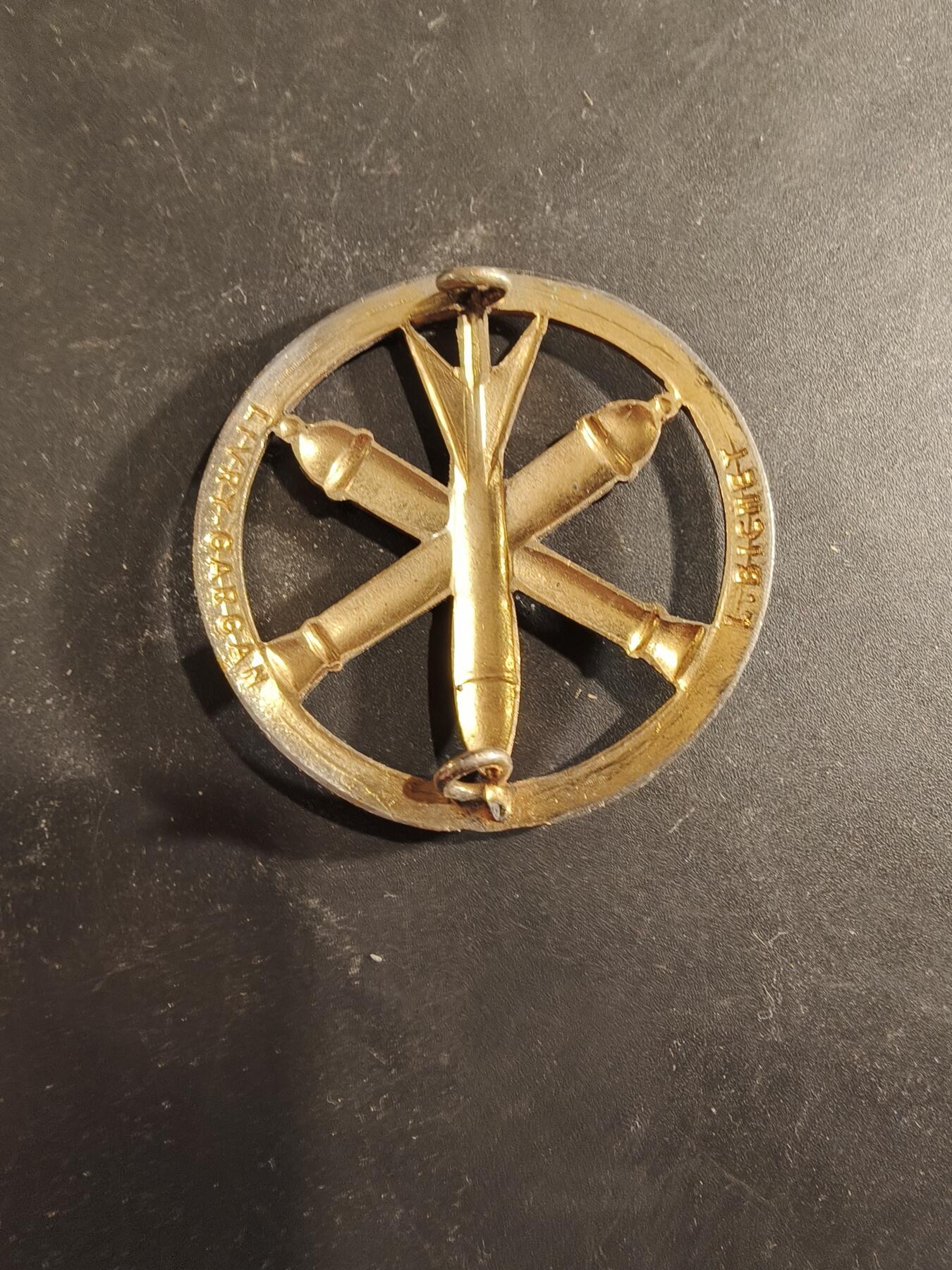 老王徽章第189期 法国炮兵贝雷帽徽   金色